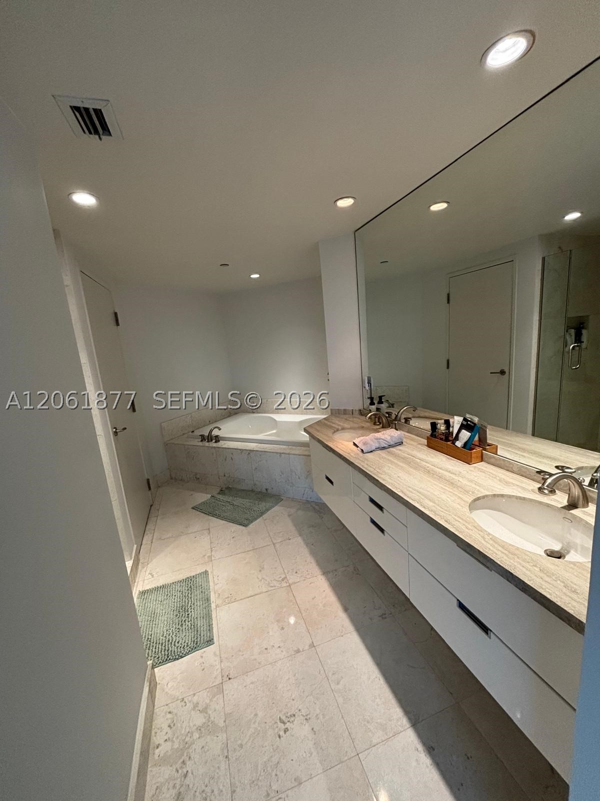 9401 Collins 401 Property Photo 7