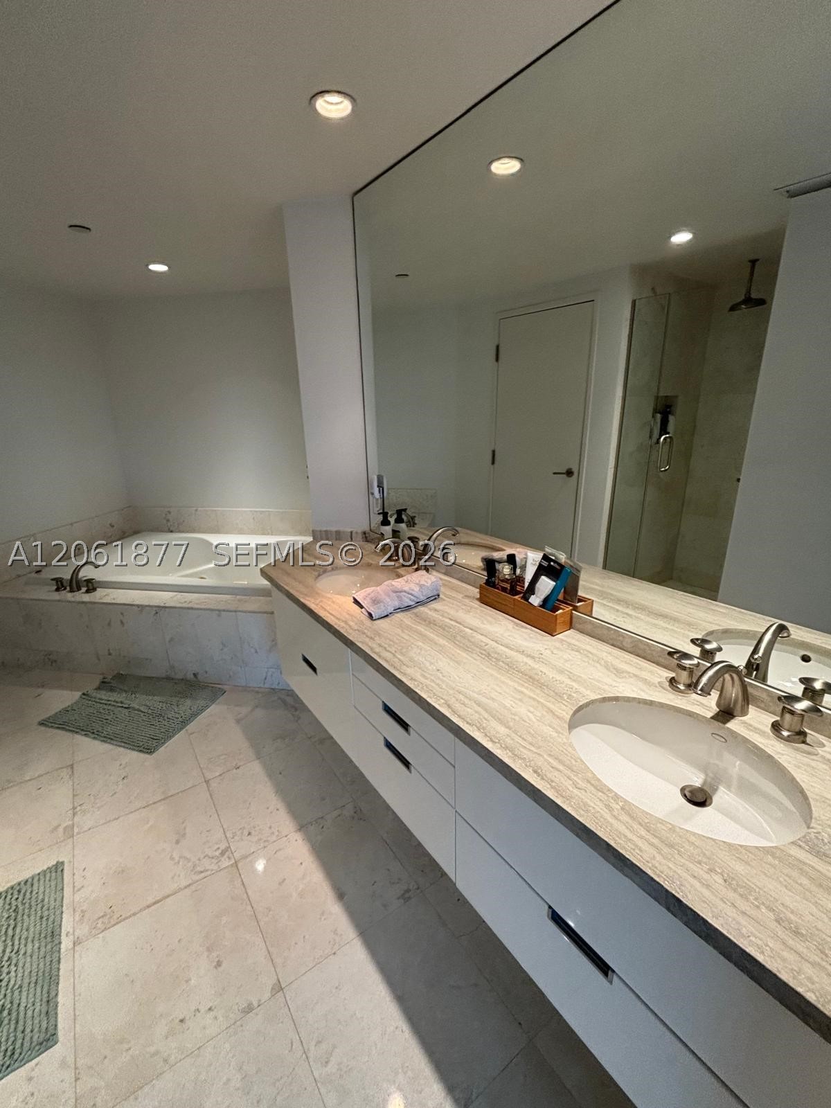 9401 Collins 401 Property Photo 16