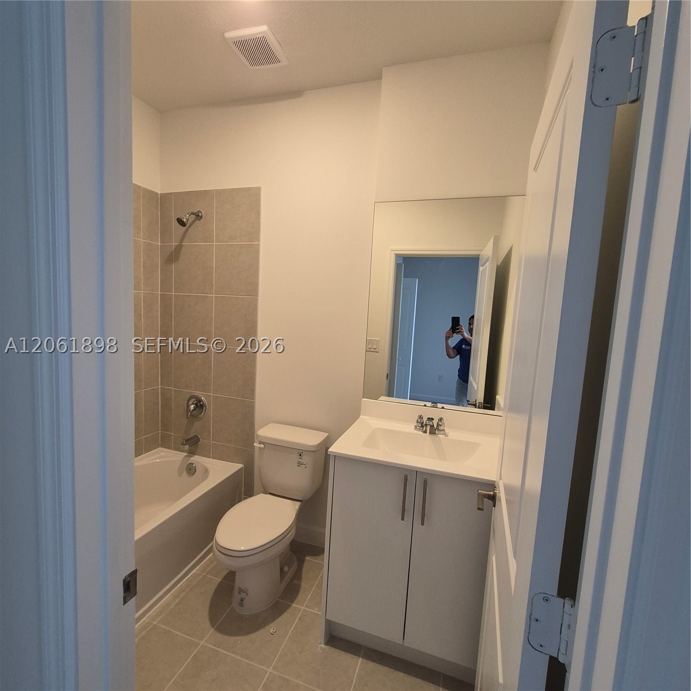 A12061898 Property Photo 11