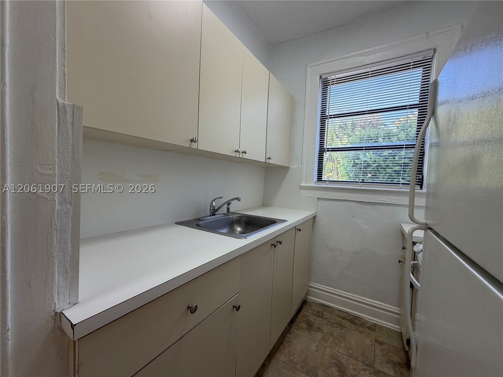 320 Mendoza Ave 6 Property Photo 5
