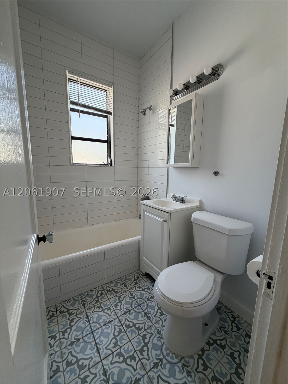 320 Mendoza Ave 6 Property Photo 7