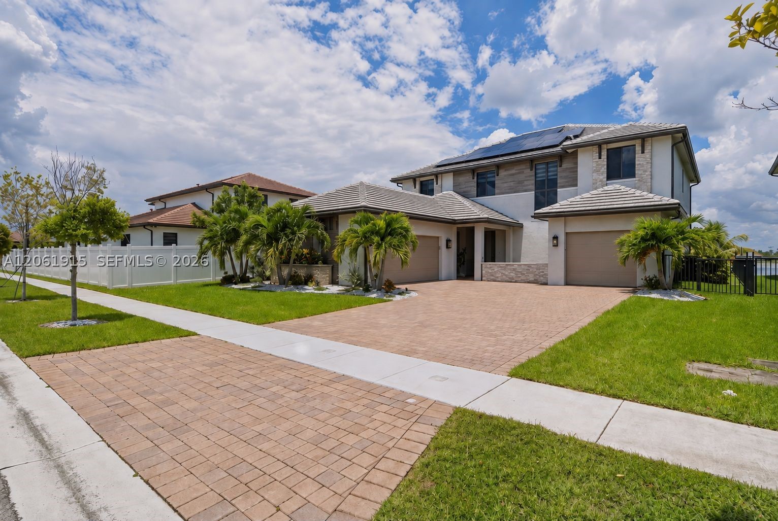 17765 SW 45th St Property Photo 1
