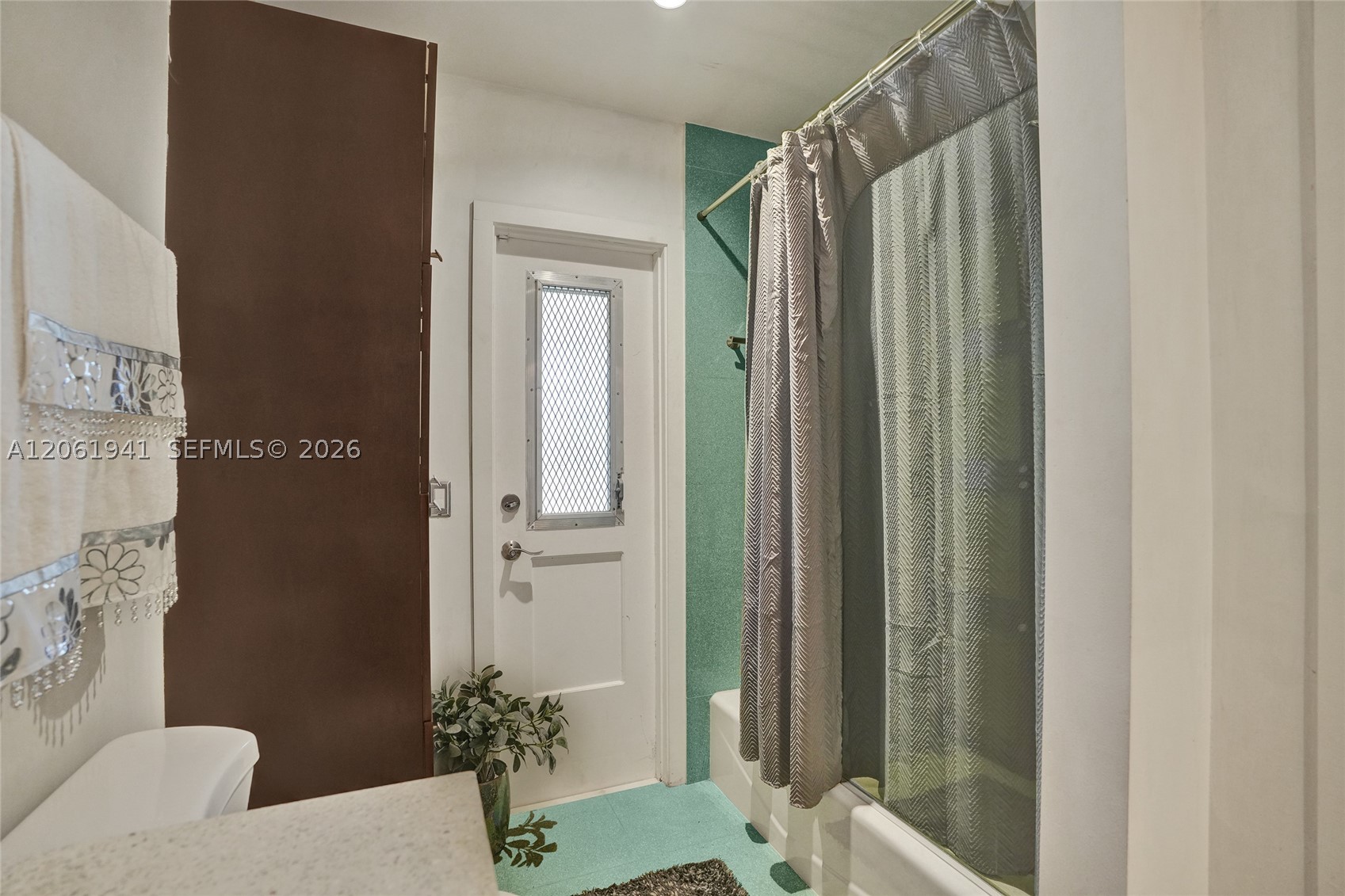 5306 Roosevelt St Property Photo 15