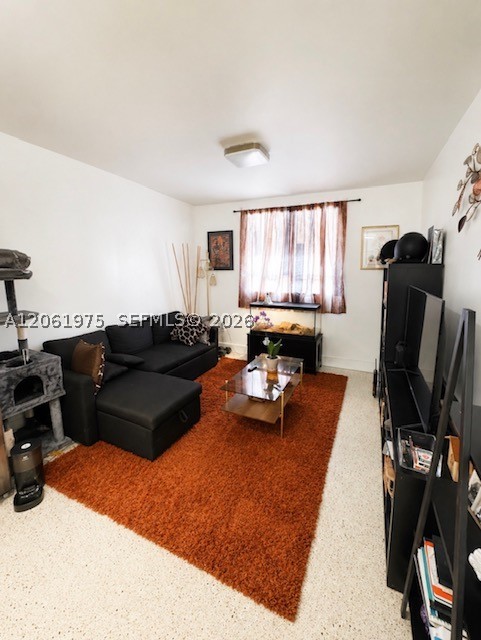 652 Nw 3rd St 306 Property Photo 4