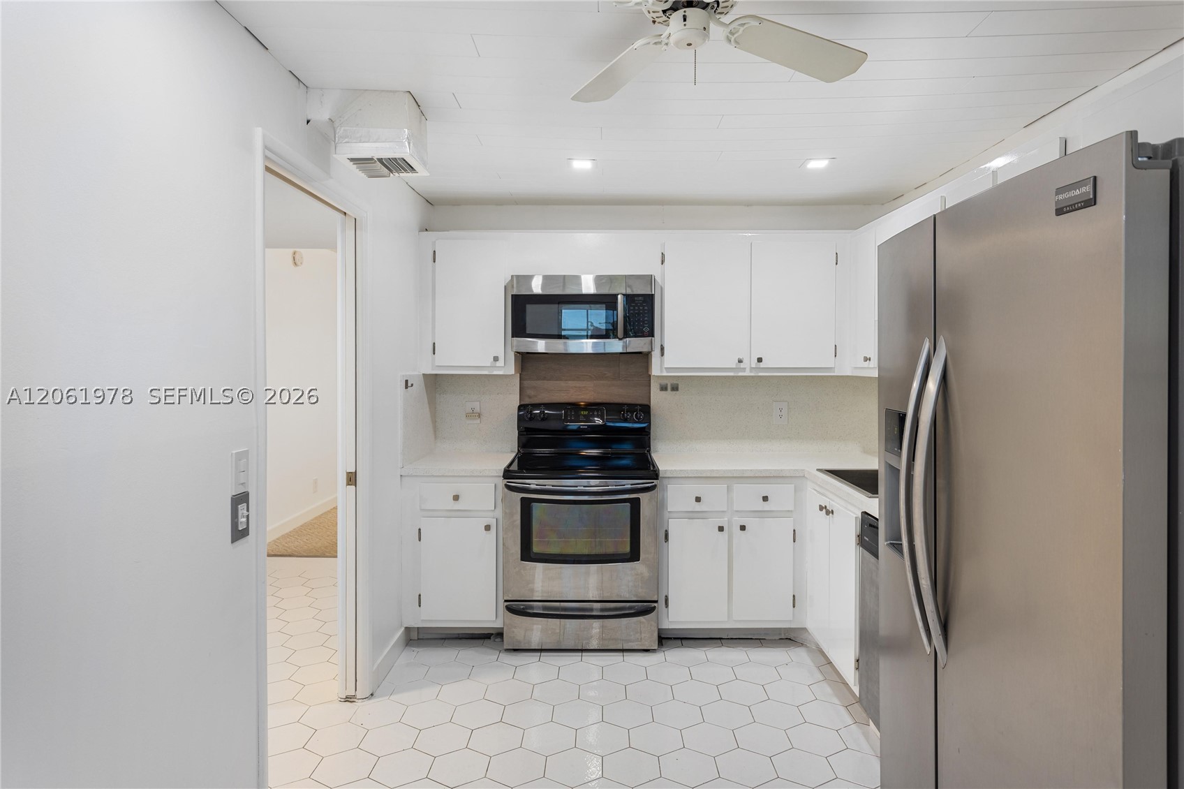 4030 W Palm Aire Dr 407 Property Photo 1
