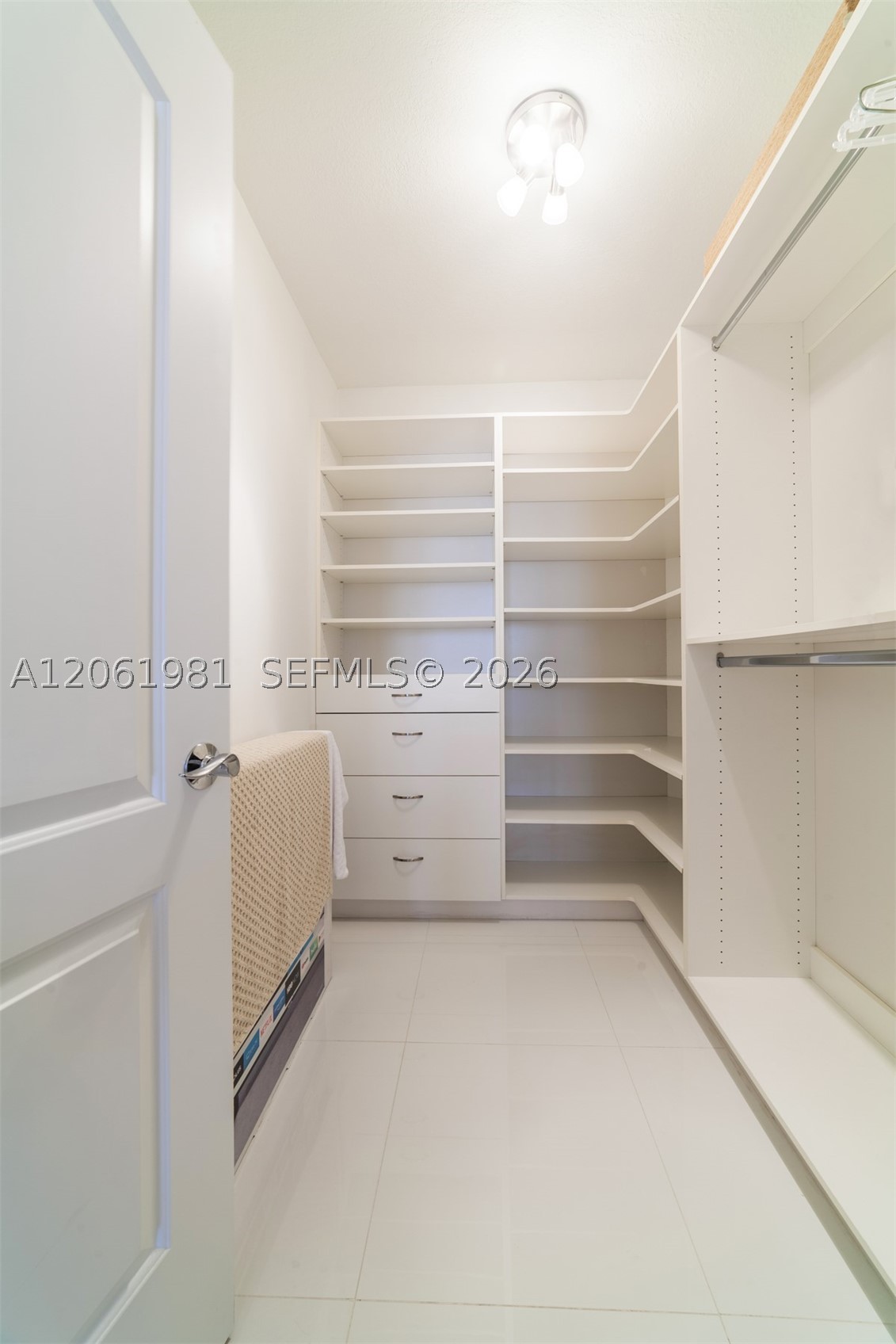 2500 Parkview Dr 1117 Property Photo 13