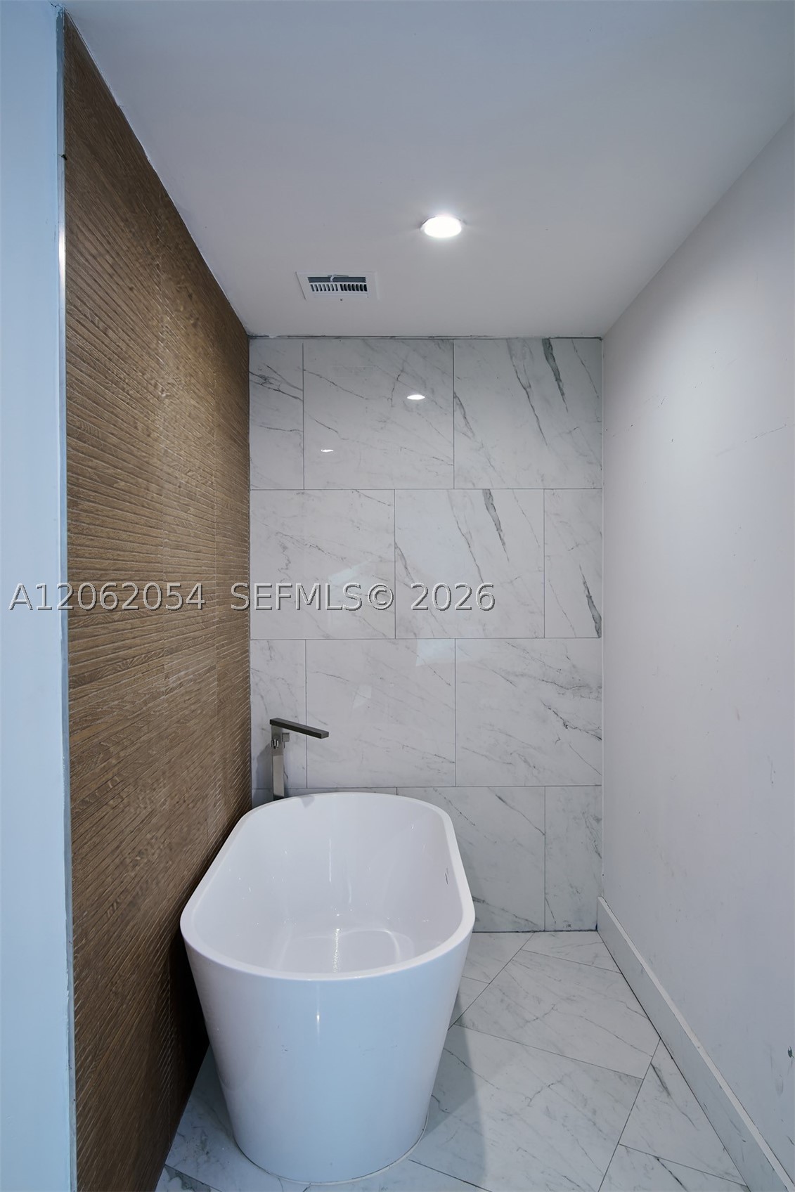 189 Mc Namara Rd Property Photo 19