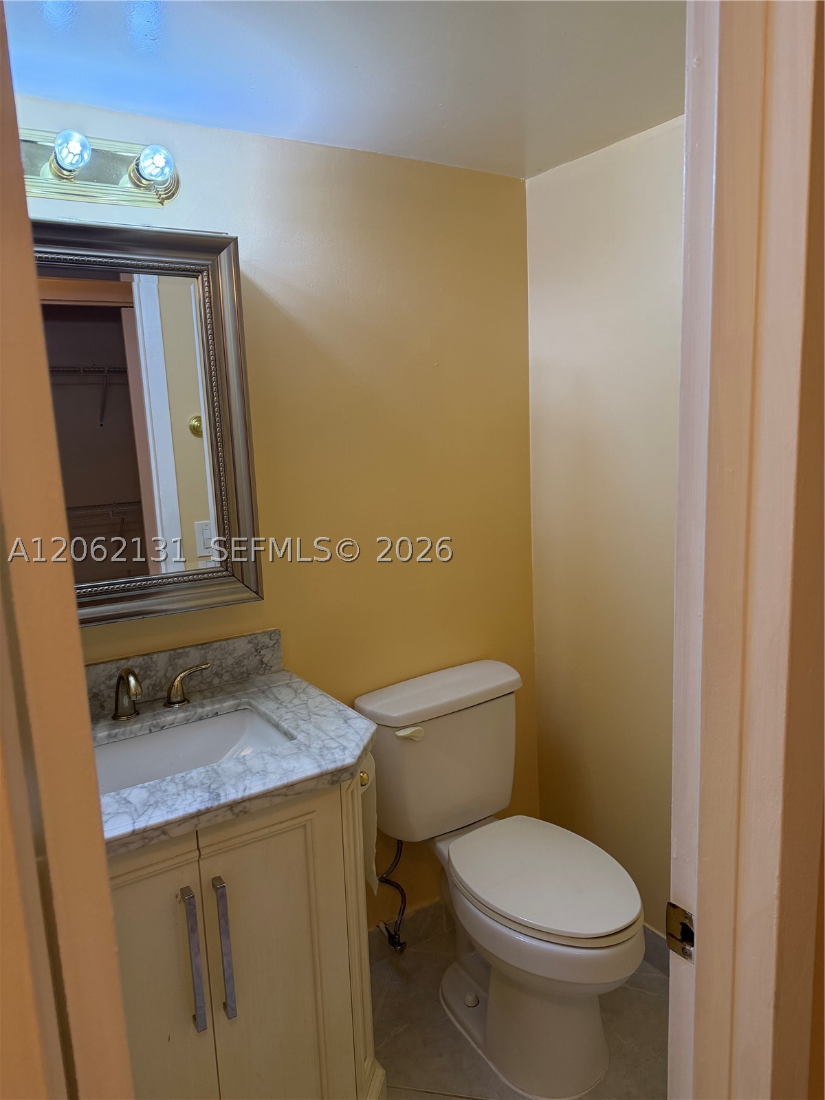 559 N Mansfield N 559 Property Photo 6