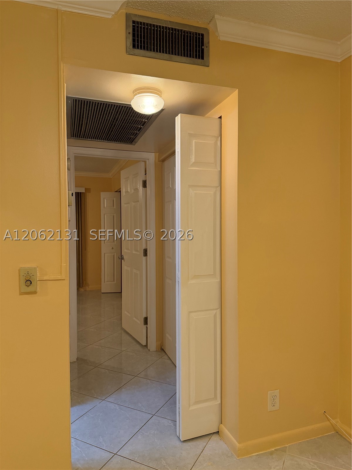 559 N Mansfield N 559 Property Photo 12