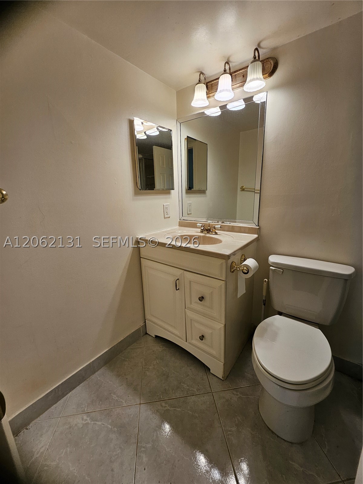 559 N Mansfield N 559 Property Photo 19
