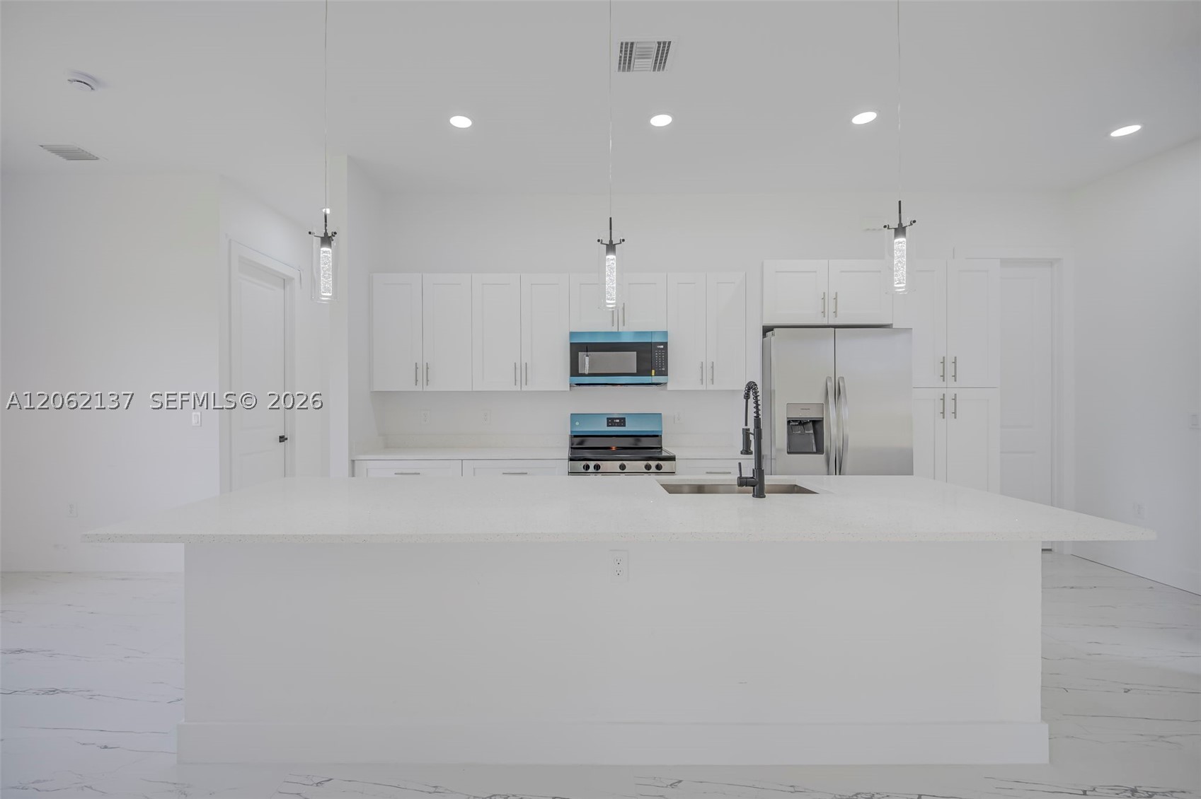 466 Laconic Ave Property Photo 6