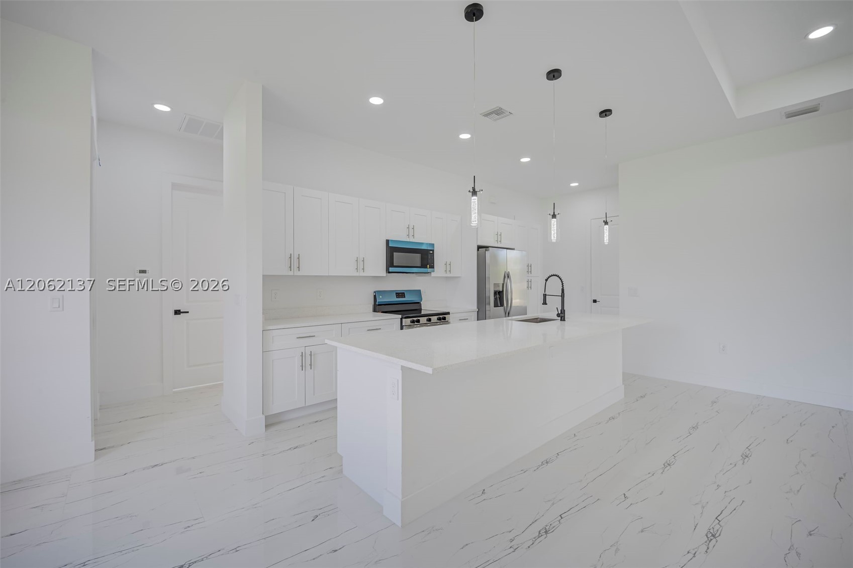 466 Laconic Ave Property Photo 7