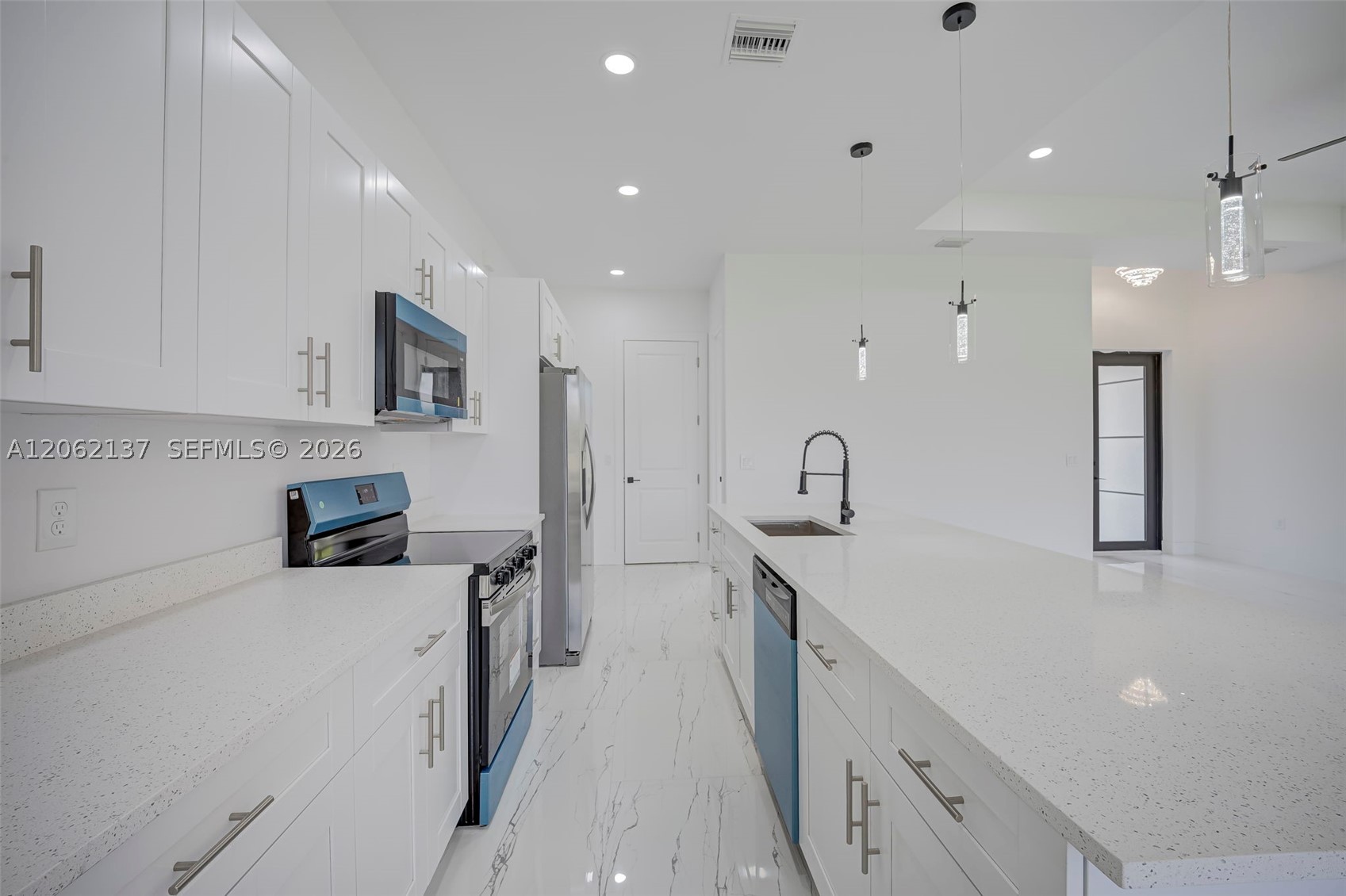 466 Laconic Ave Property Photo 8