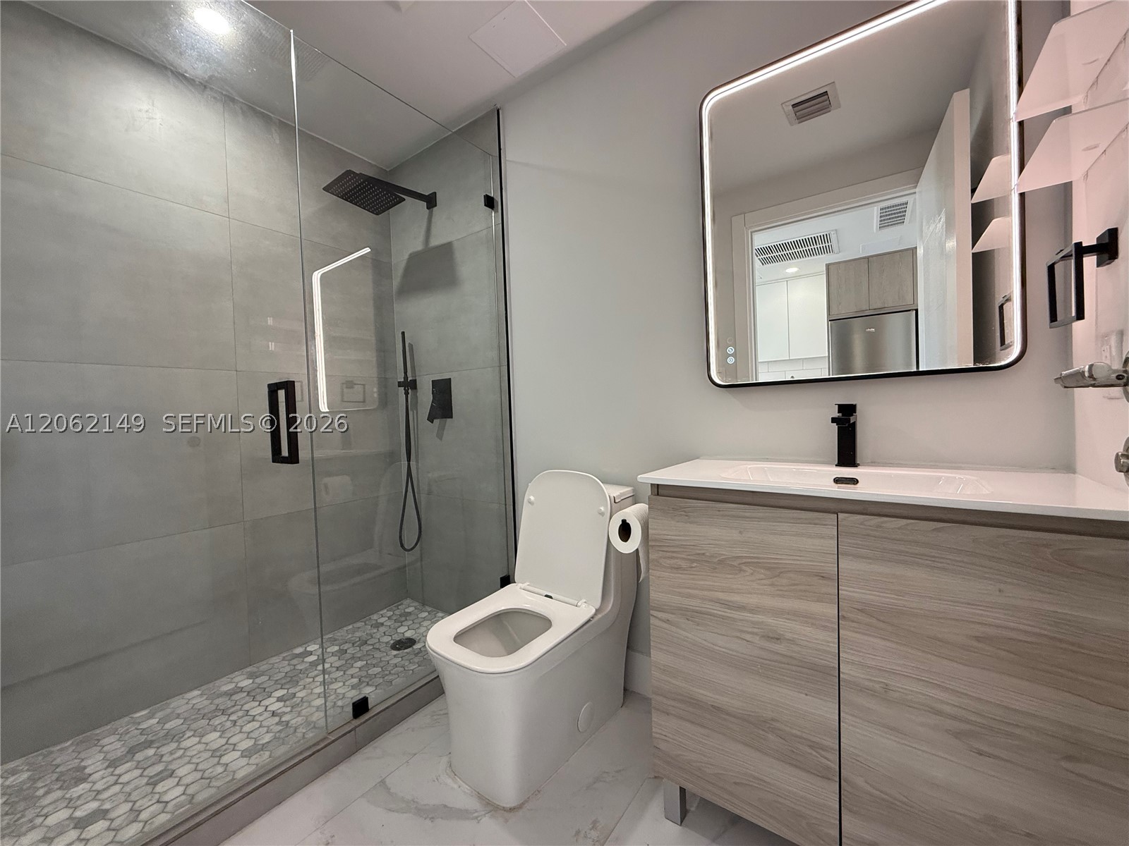 944 Jefferson Ave 16 Property Photo 7
