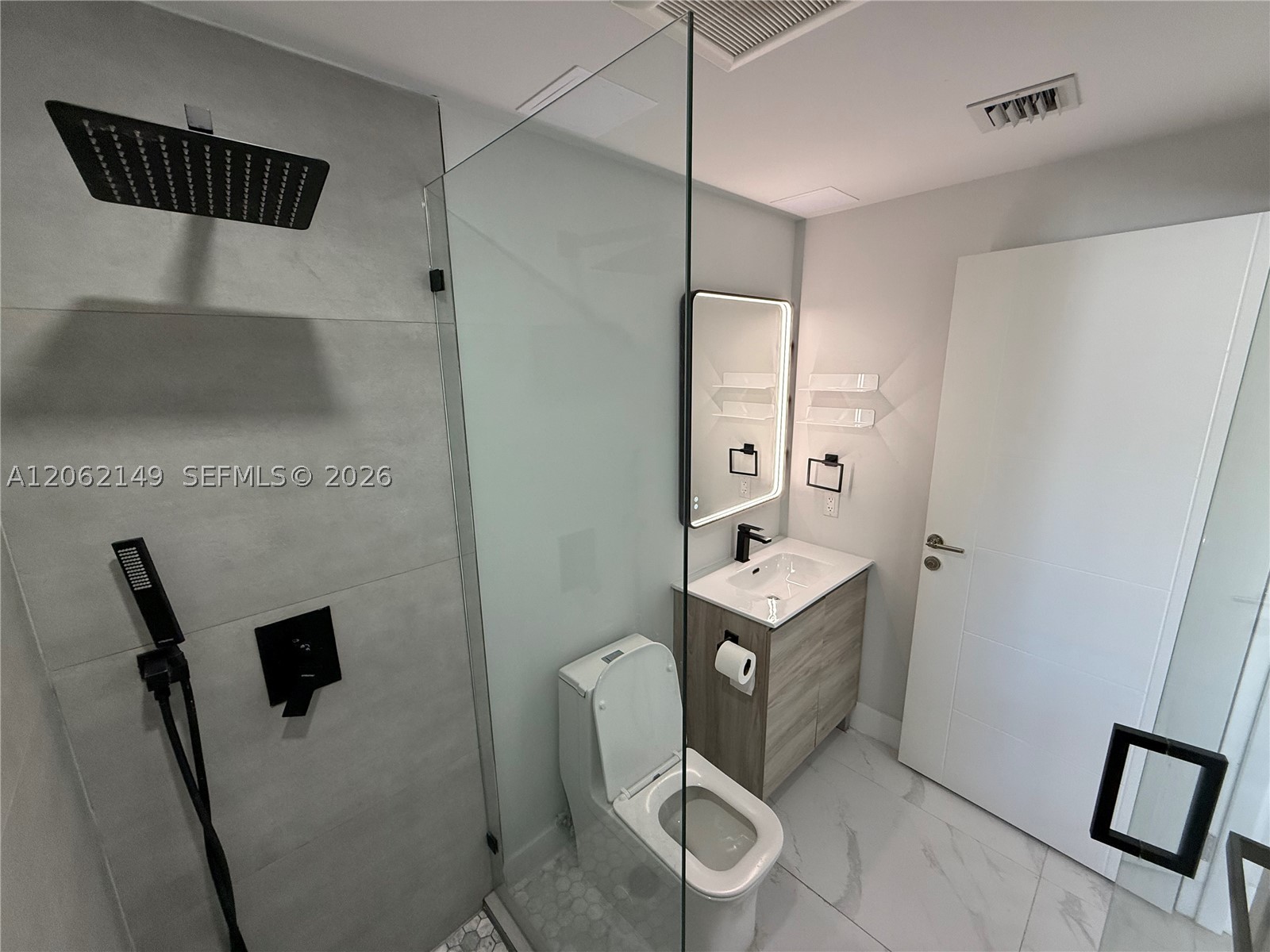 944 Jefferson Ave 16 Property Photo 8