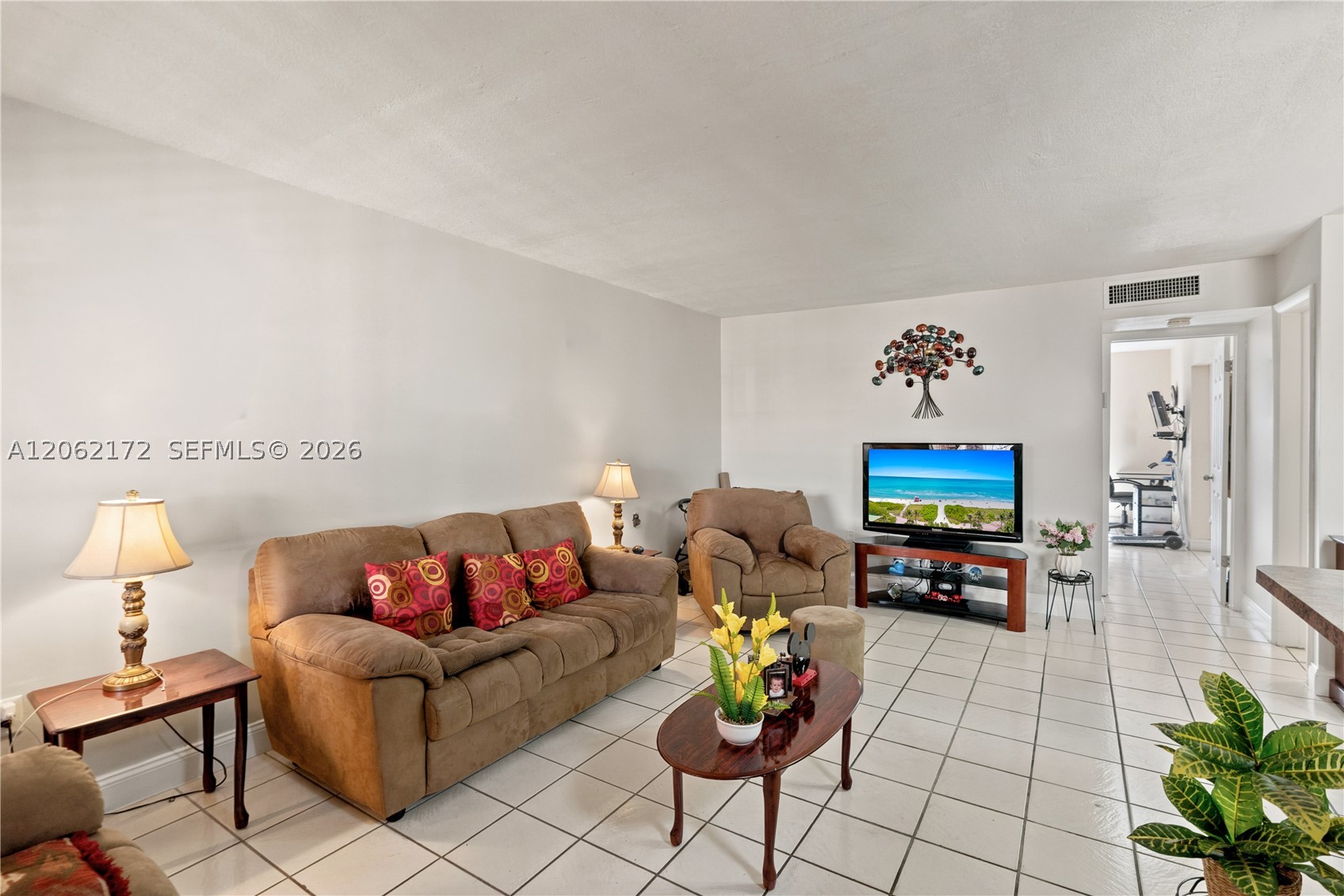 1855 W 60th St 407 Property Photo 2