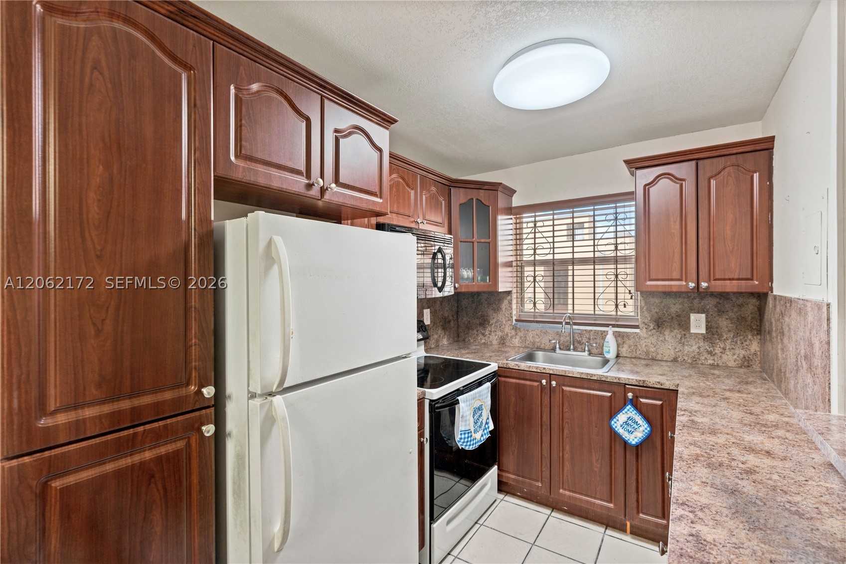 1855 W 60th St 407 Property Photo 6