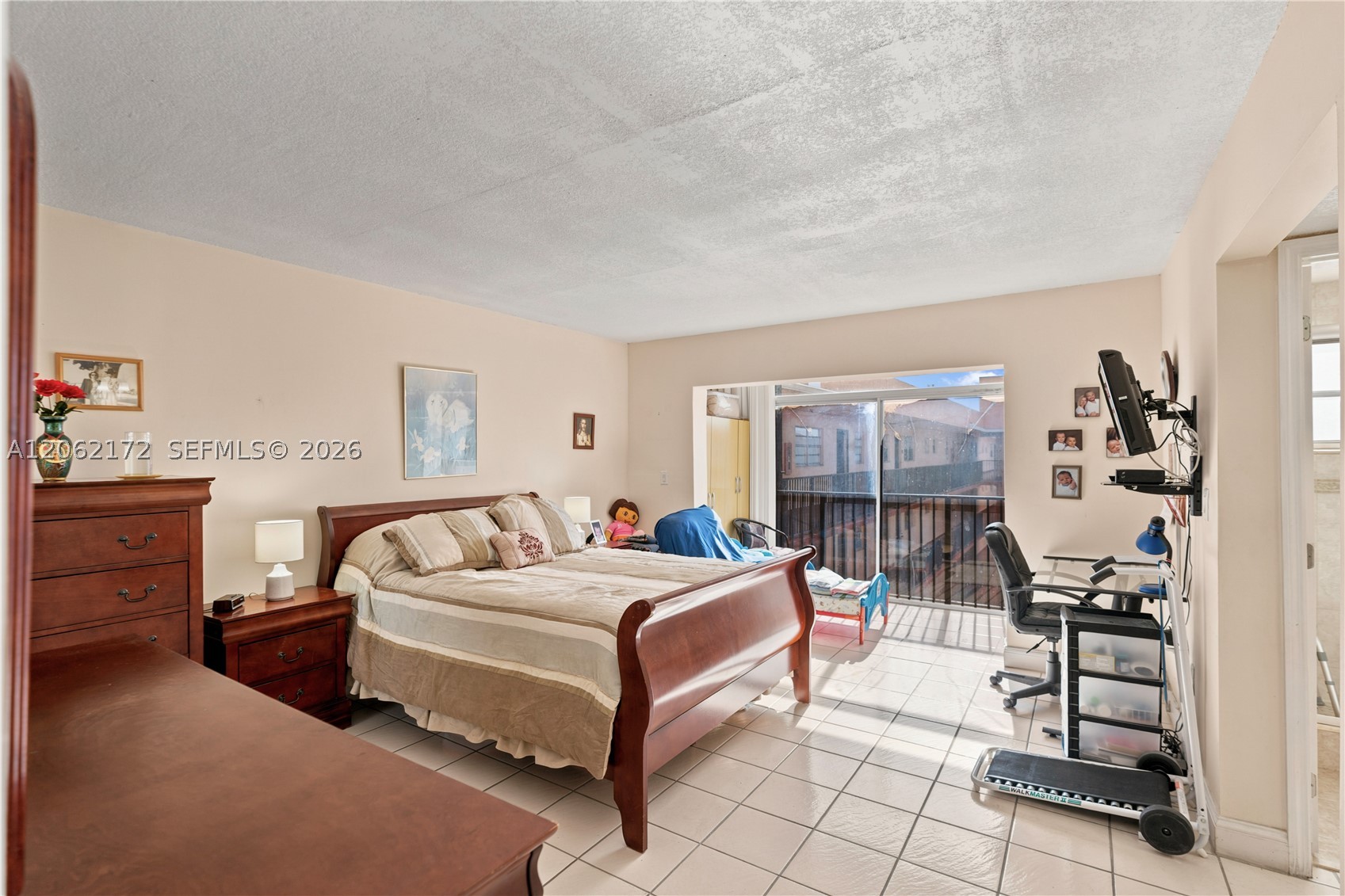 1855 W 60th St 407 Property Photo 8
