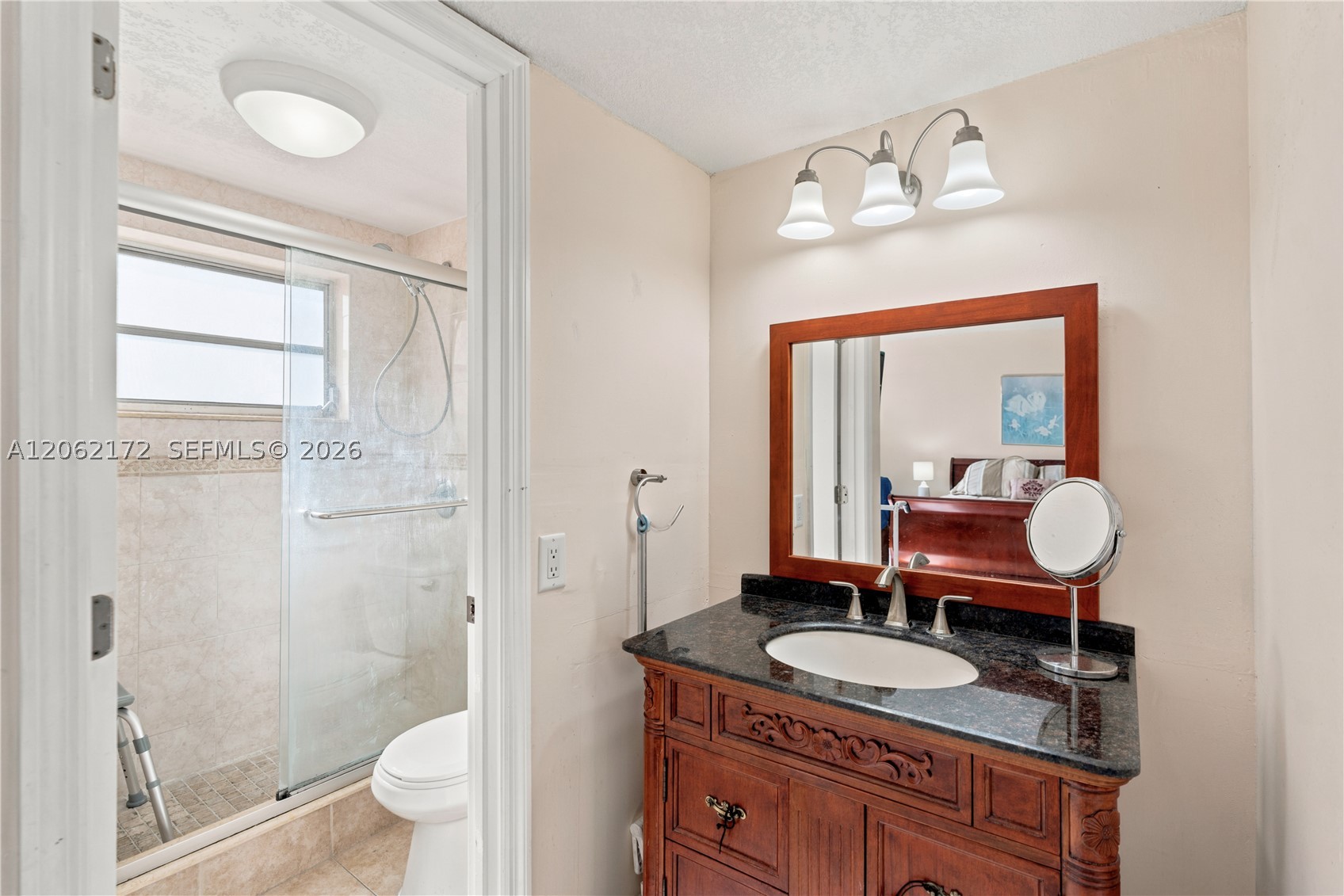 1855 W 60th St 407 Property Photo 9