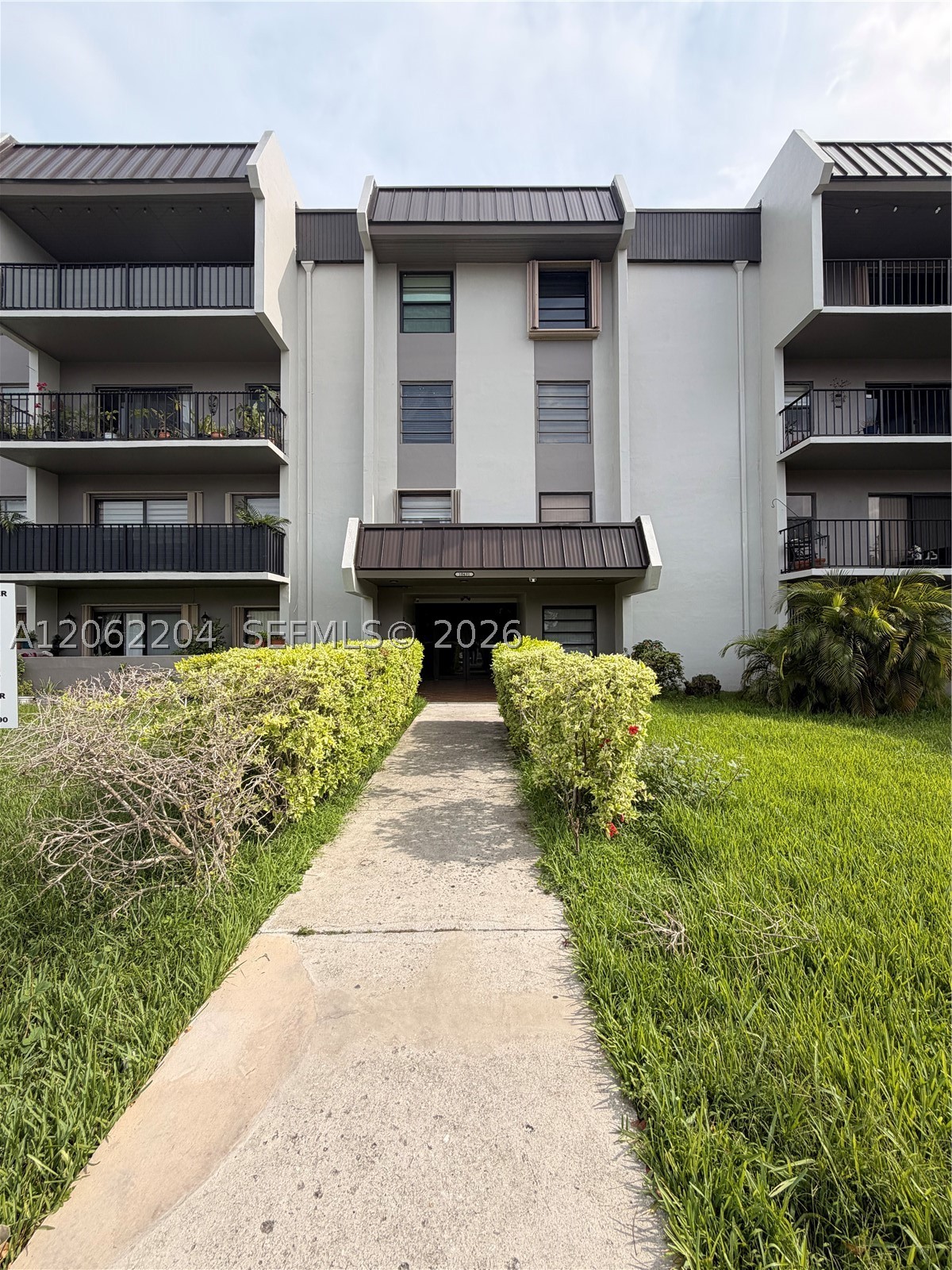 10431 N Kendall Dr D314 Property Photo 1