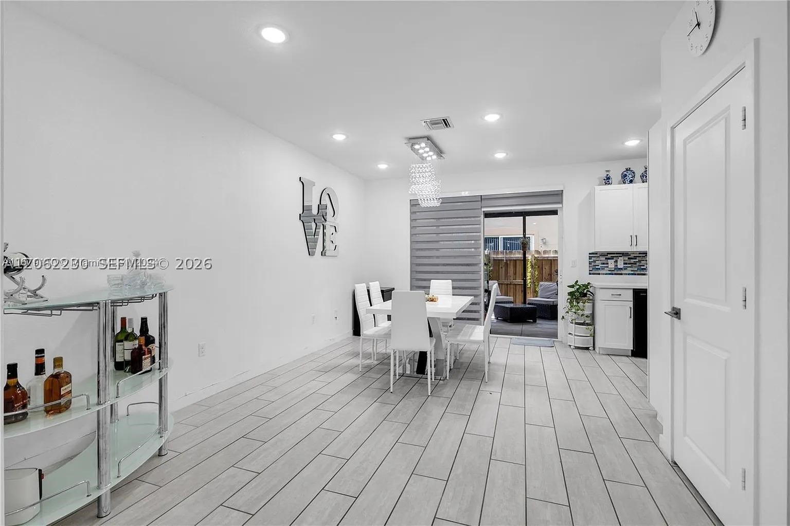 1042 Se 23rd Ter Property Photo 6