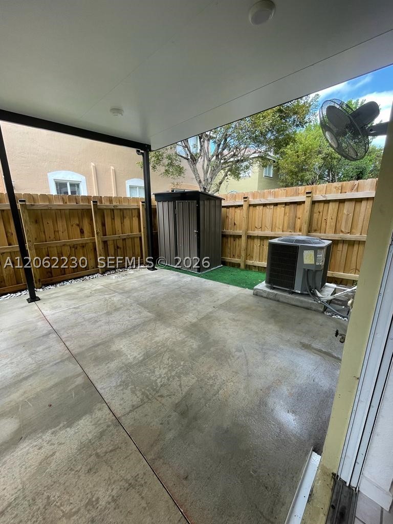 1042 Se 23rd Ter Property Photo 14