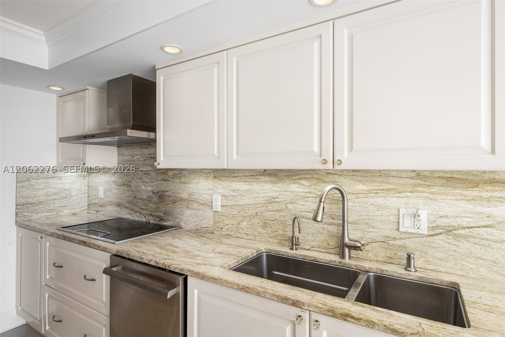 600 Grapetree Dr 11dn Property Photo 10
