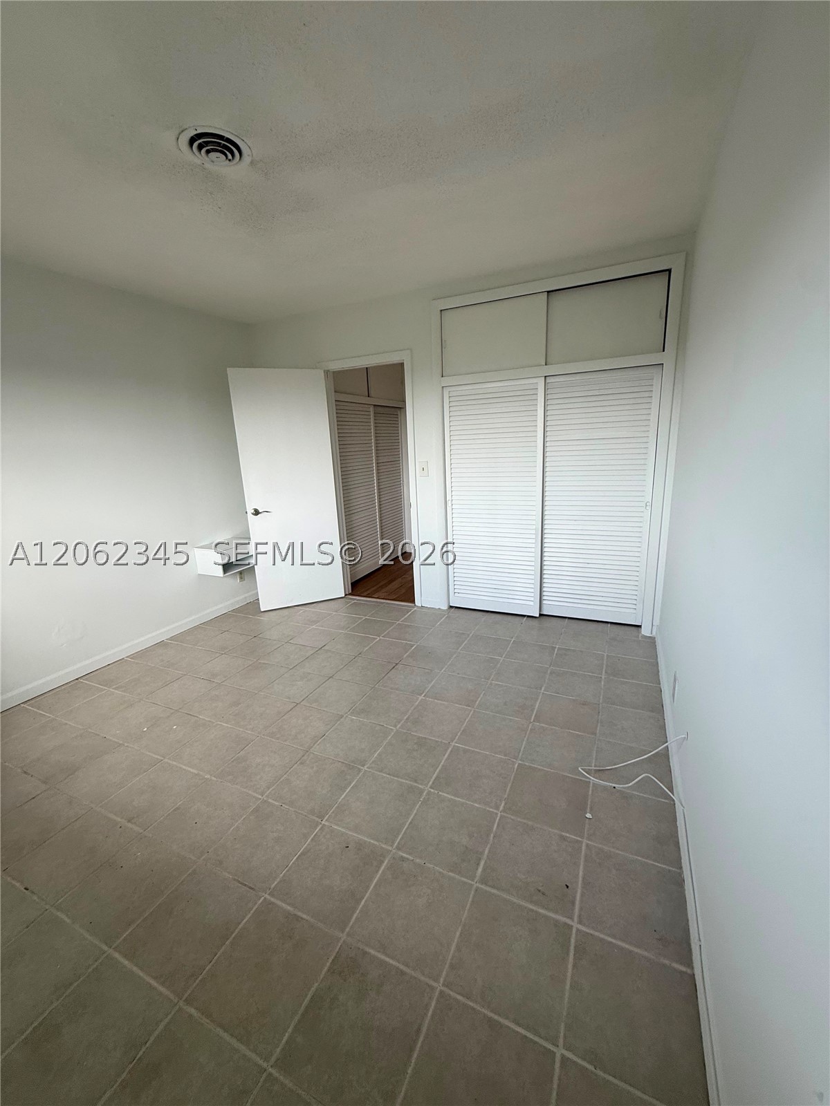 1021 Crystal Lake Dr 304 Property Photo 9