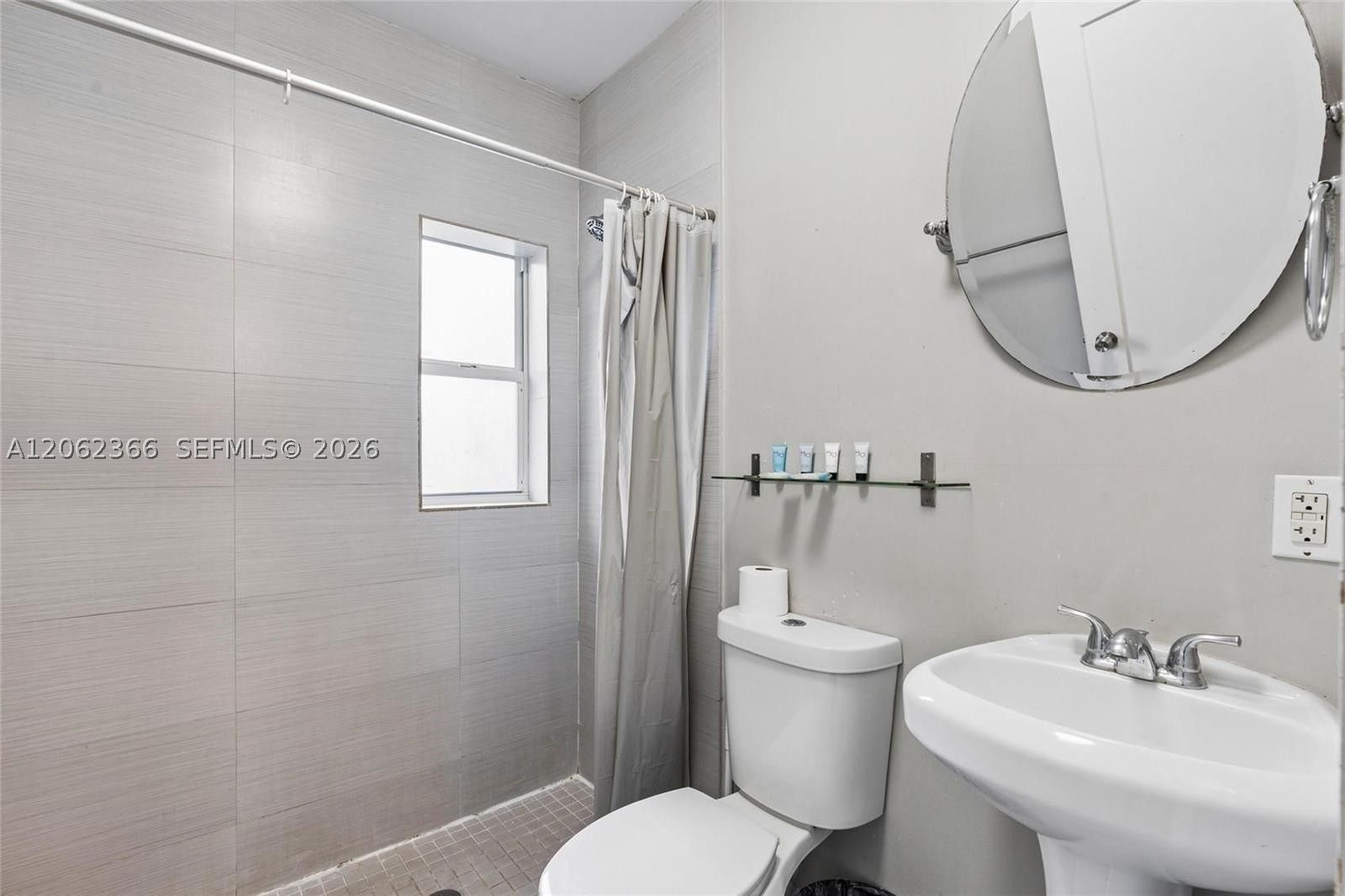 437 Ne 69th St 1 Property Photo 6