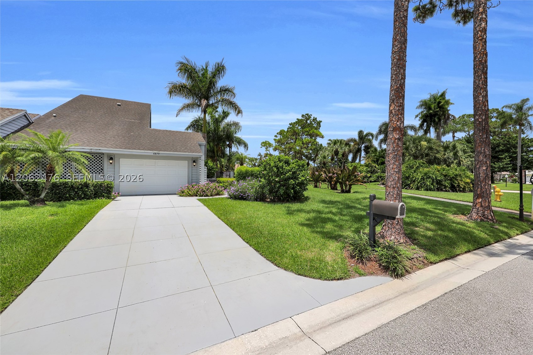 6879 Palm Grove Ct Property Photo 1