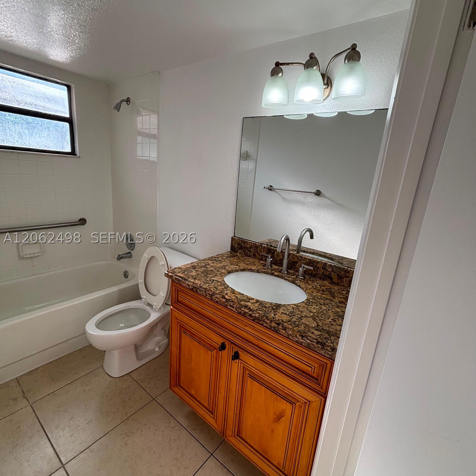 1502 Lake Crystal Dr A Property Photo 4