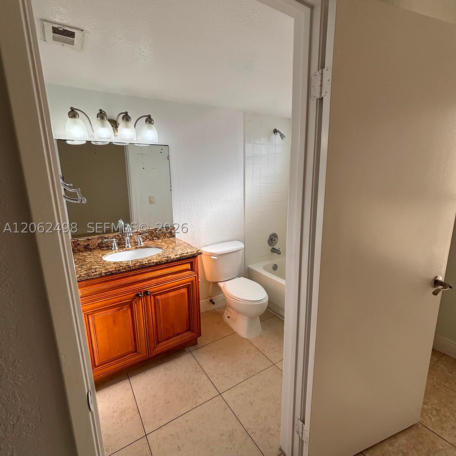 1502 Lake Crystal Dr A Property Photo 5
