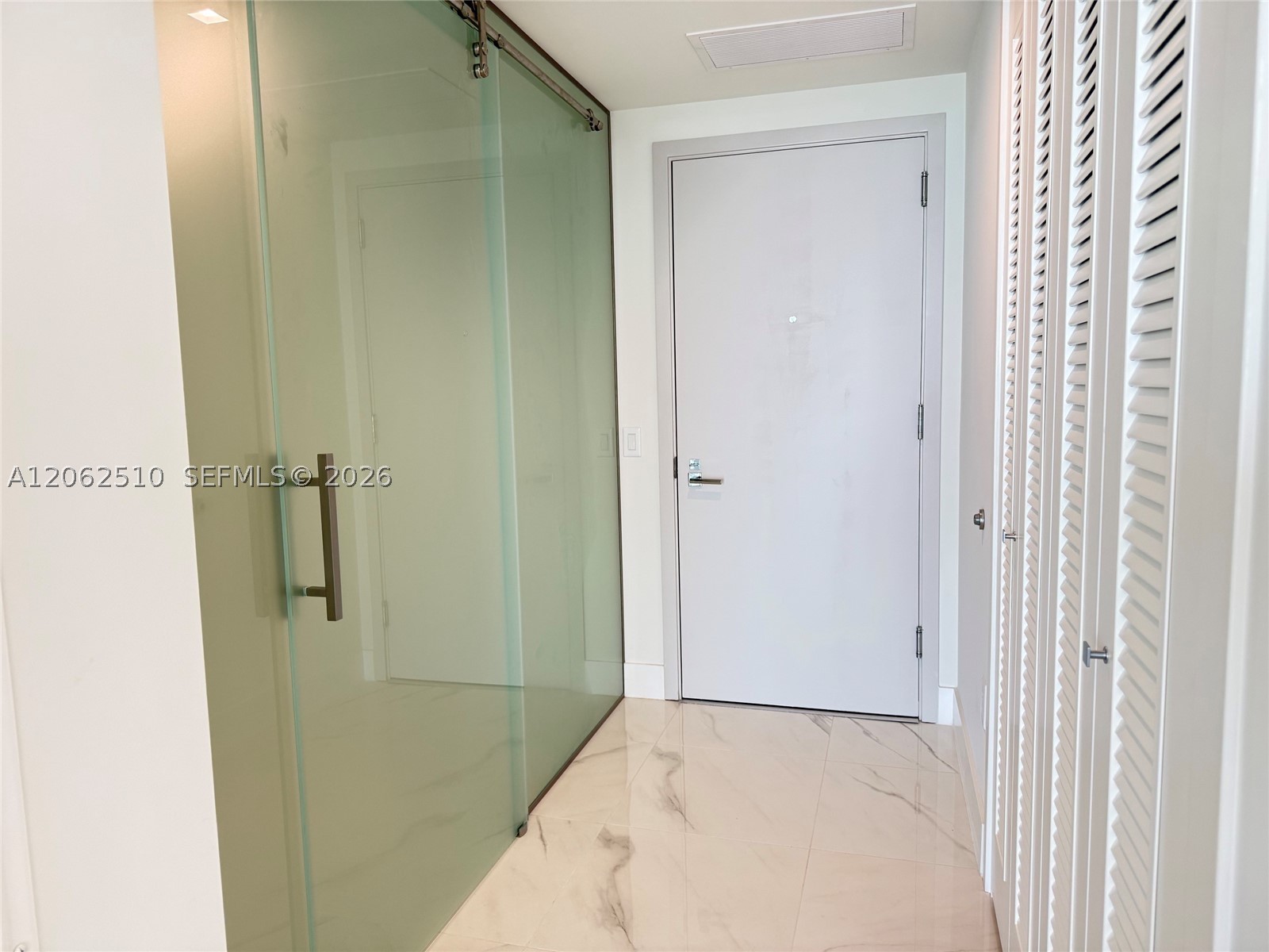 1170 E Hallandale 1106 Property Photo 10