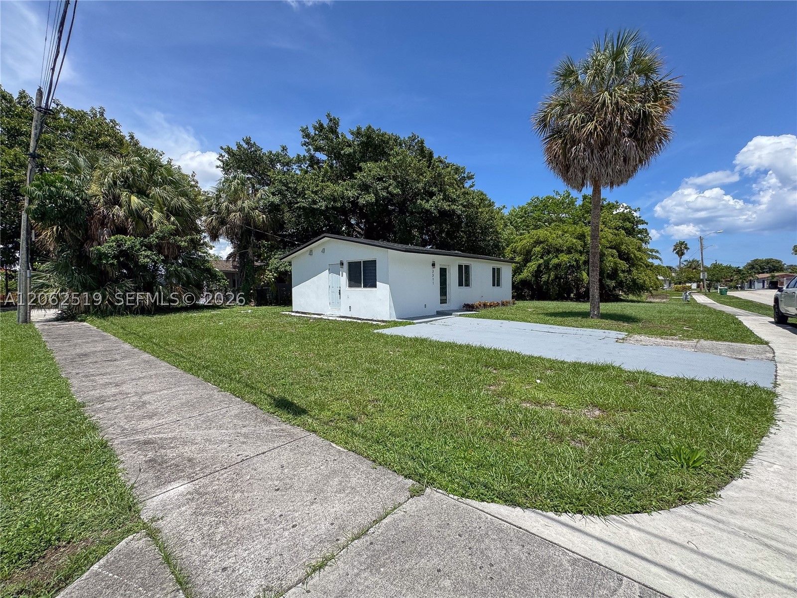 3311 Nw 9th St Property Photo 3