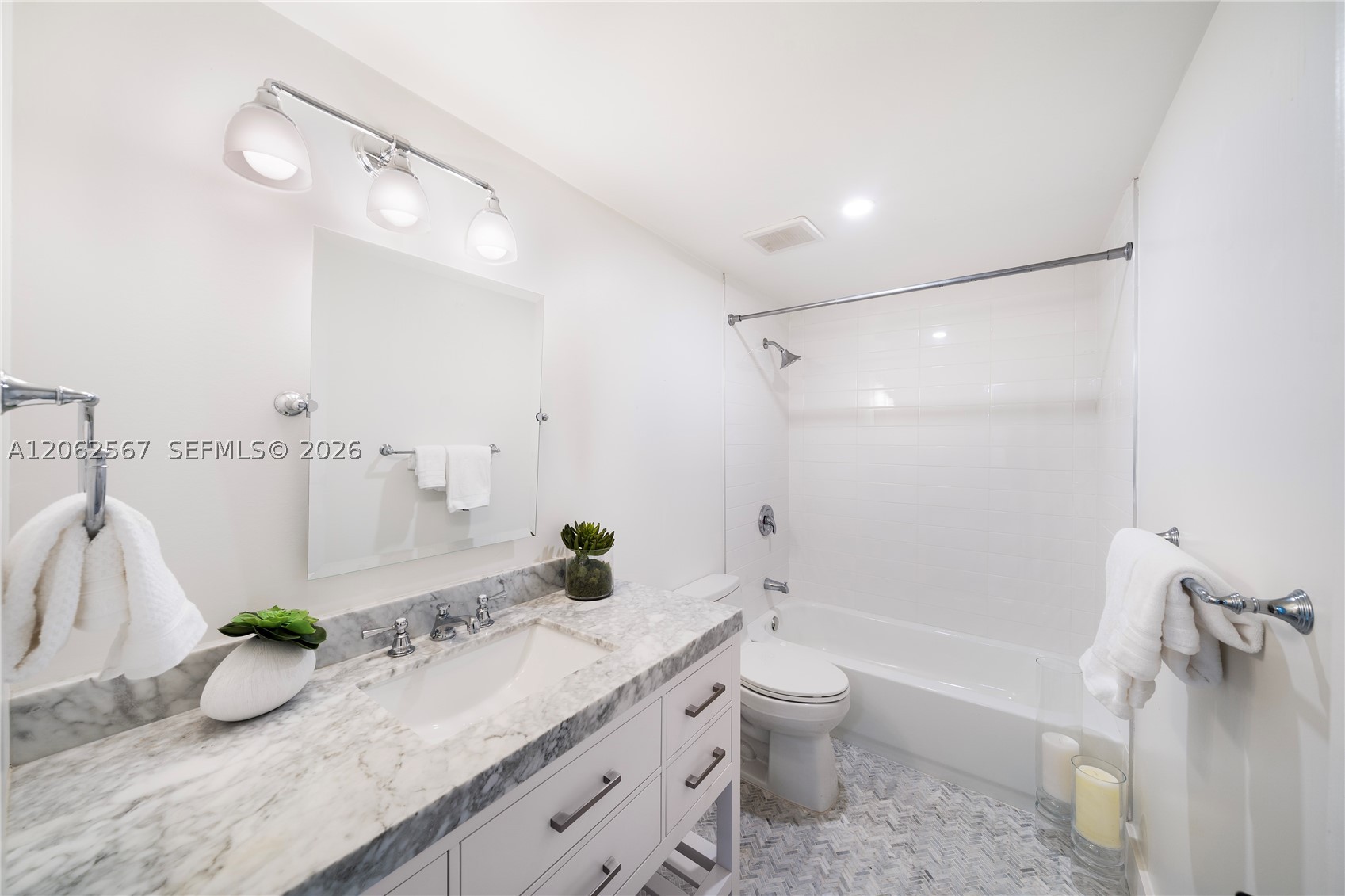 100 Edgewater Dr 138 Property Photo 16