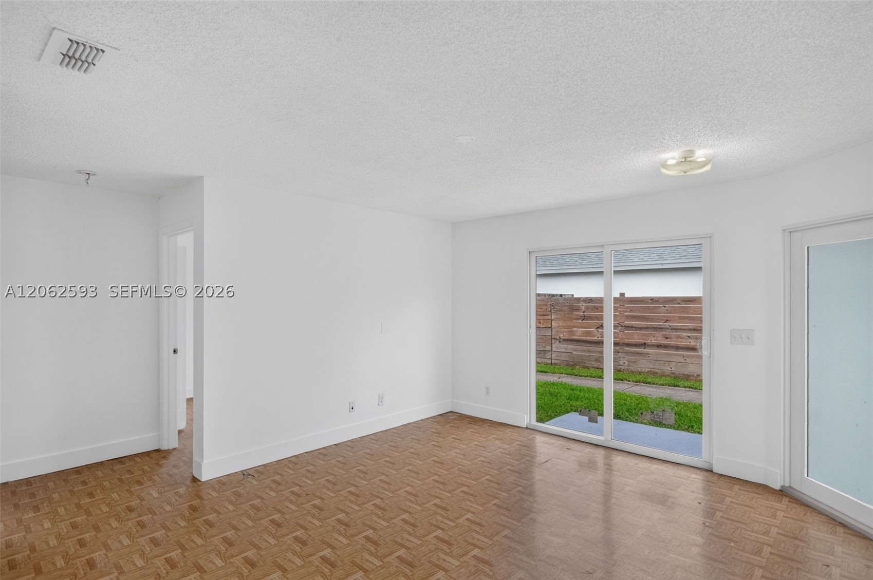 941 Sw 7th Pl Property Photo 5