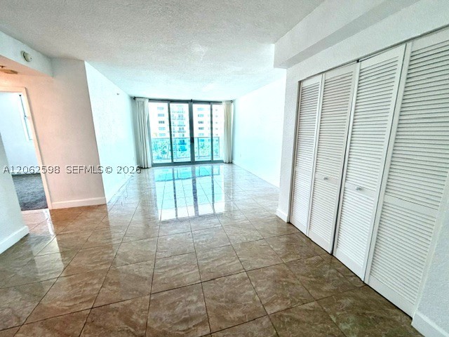 7501 E Treasure Dr 5h Property Photo 6