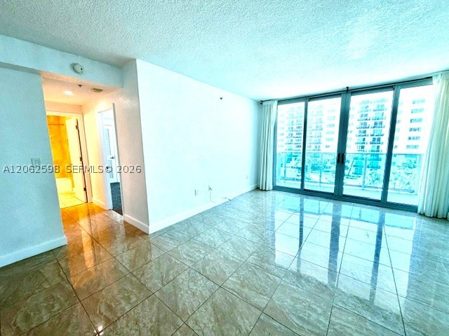 7501 E Treasure Dr 5h Property Photo 8