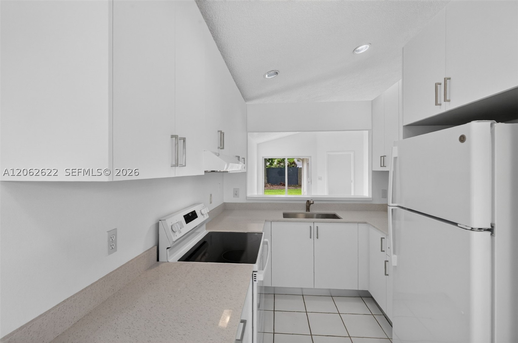 792 Sw 9th St Property Photo 10