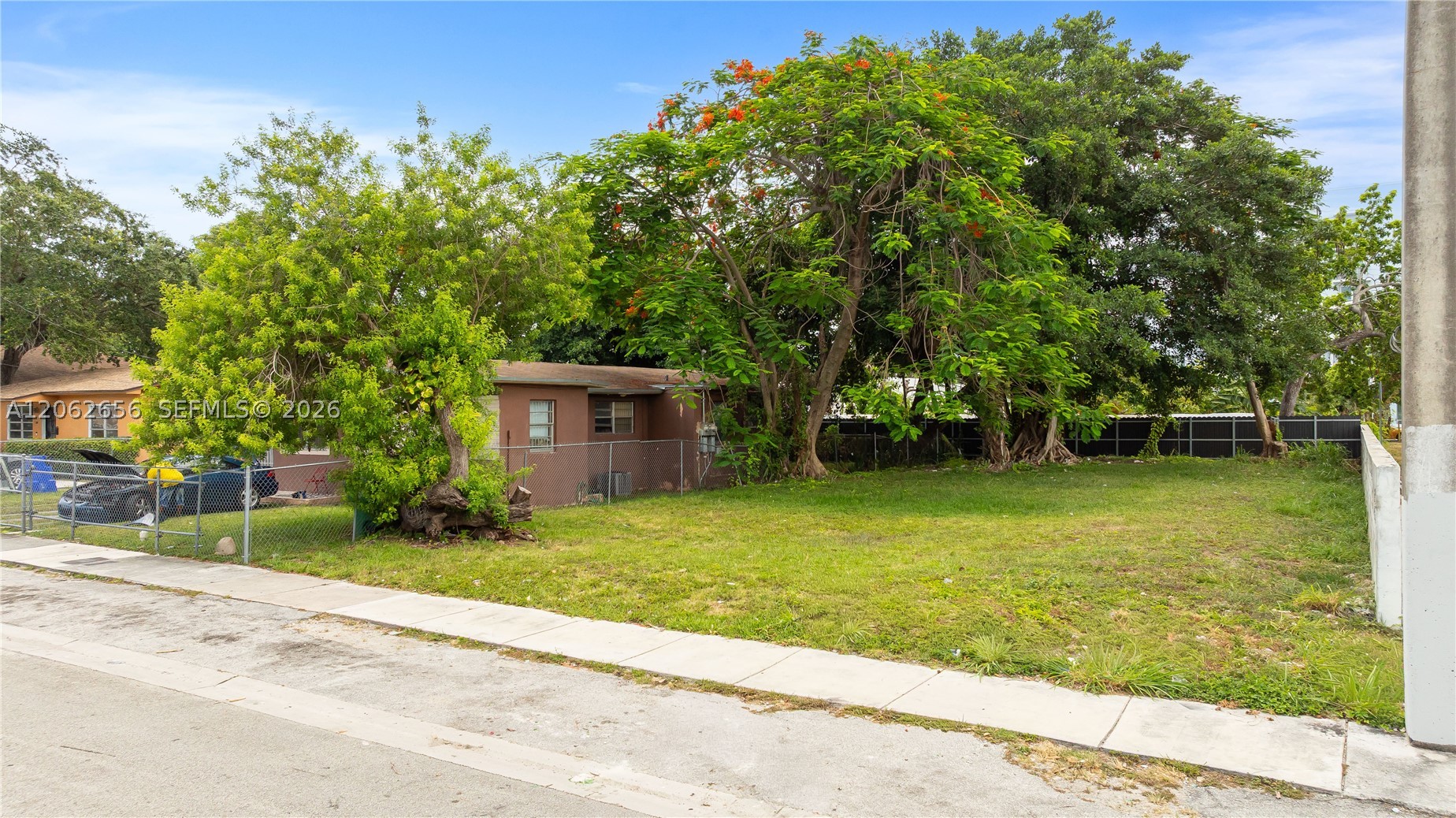 1618 Nw 55th St Property Photo 3