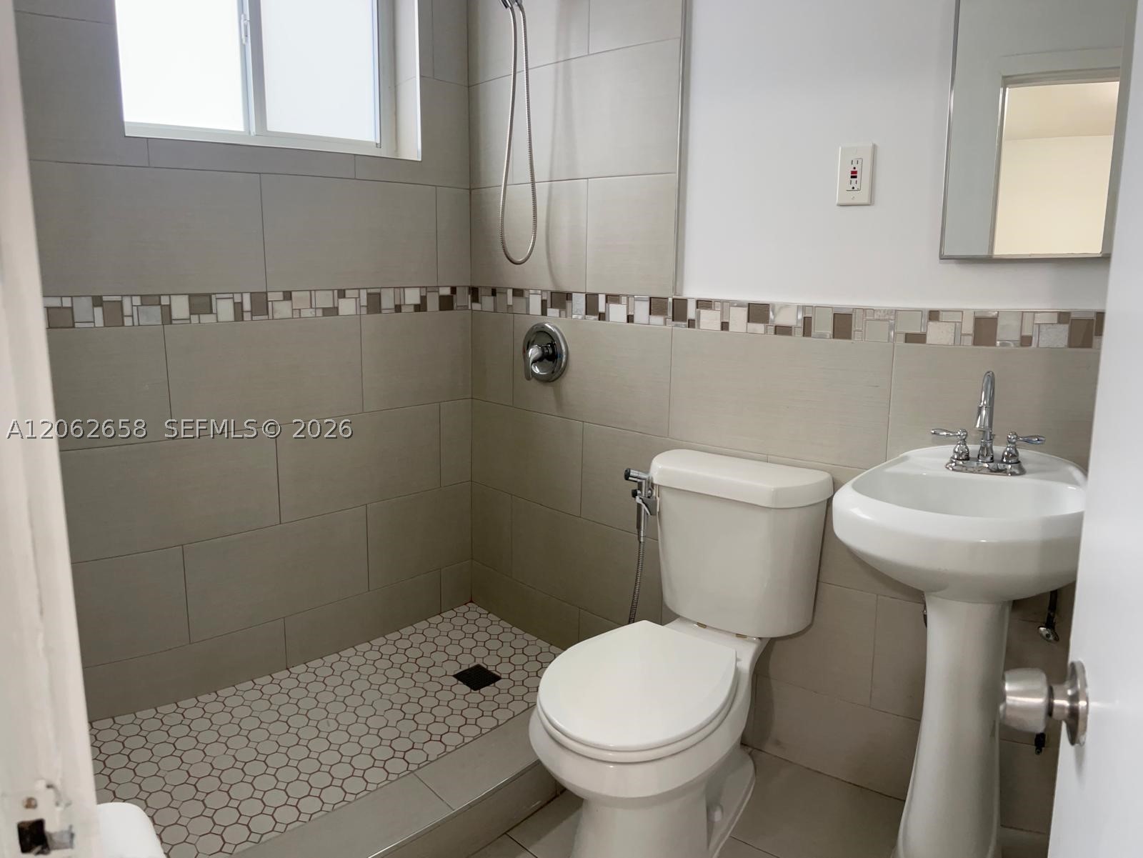 791 Sw 64th Ave 8 Property Photo 5