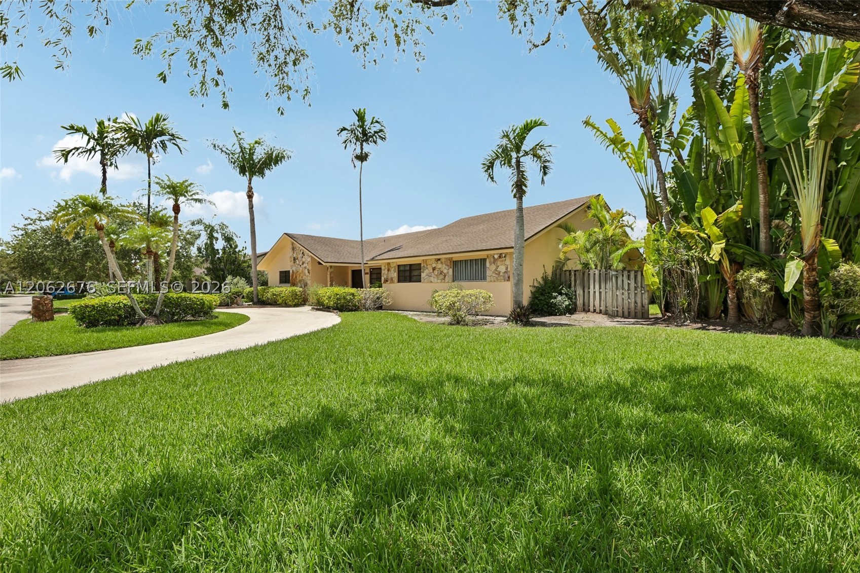 10501 SW 140th St Property Photo 1