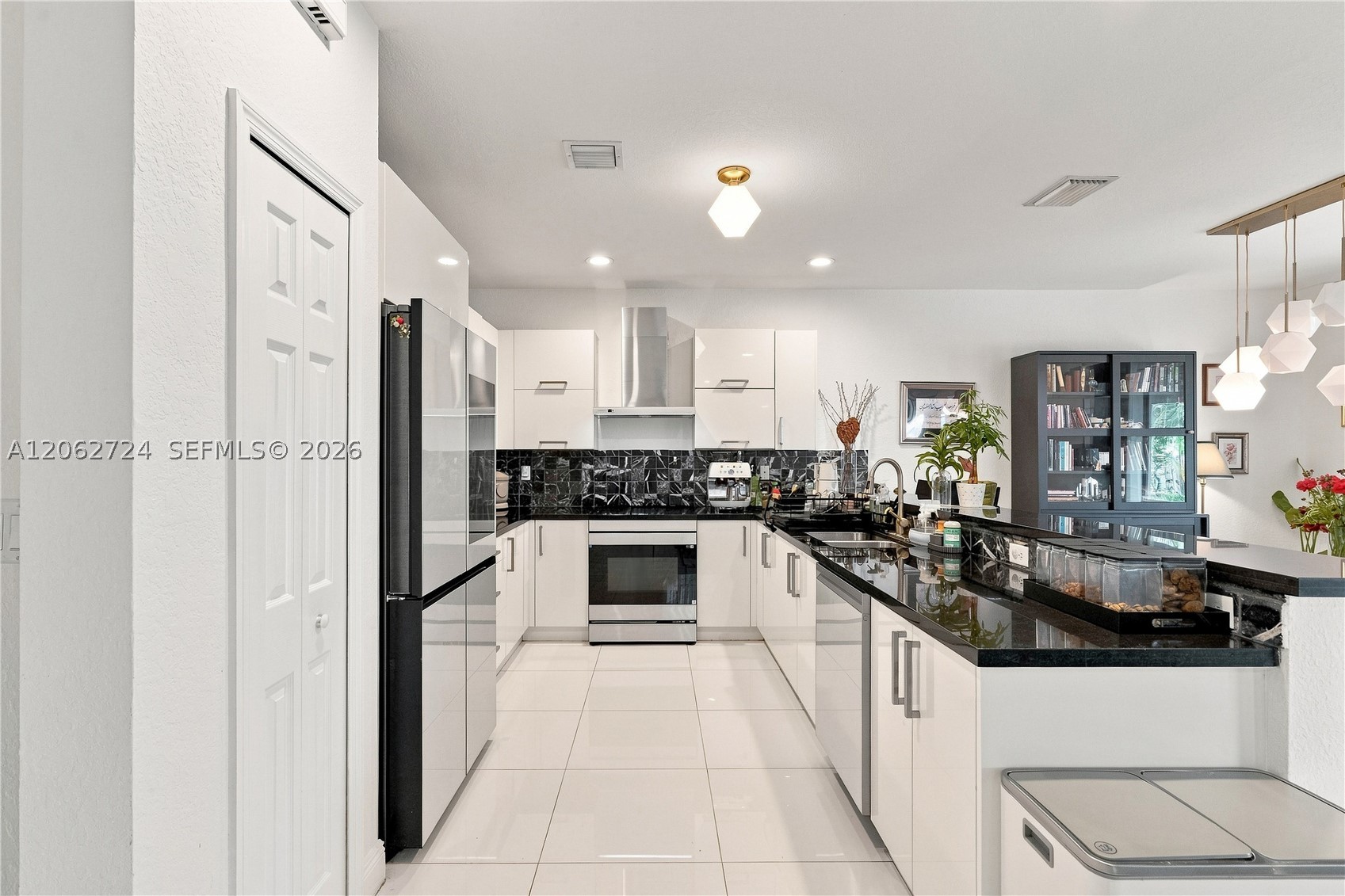 A12062724 Property Photo 11