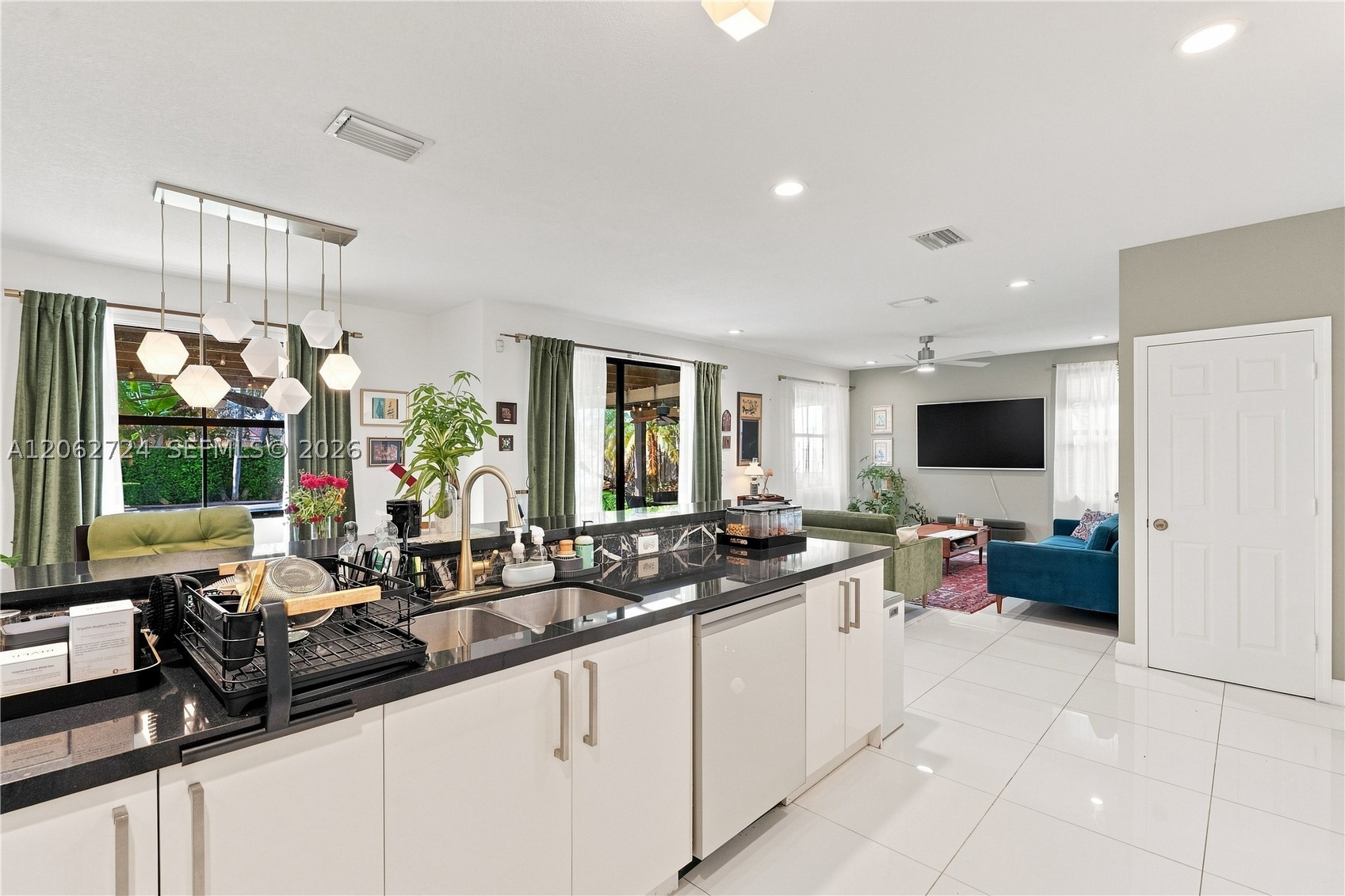 A12062724 Property Photo 14