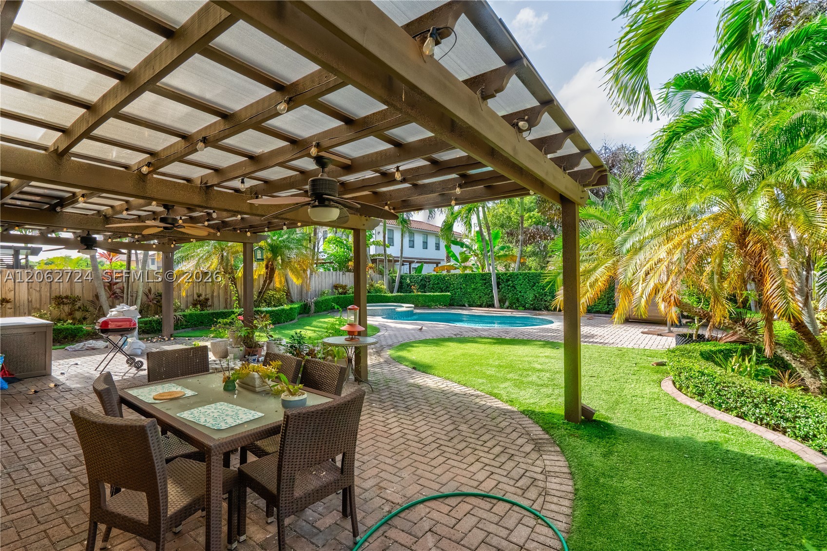 A12062724 Property Photo 22