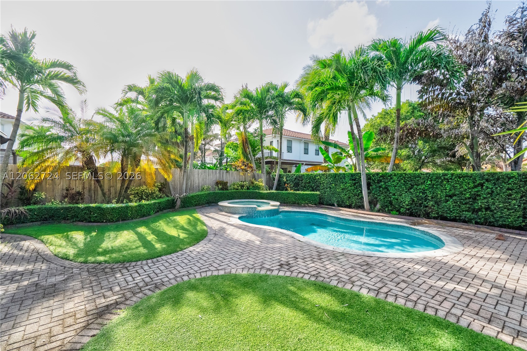 A12062724 Property Photo 24