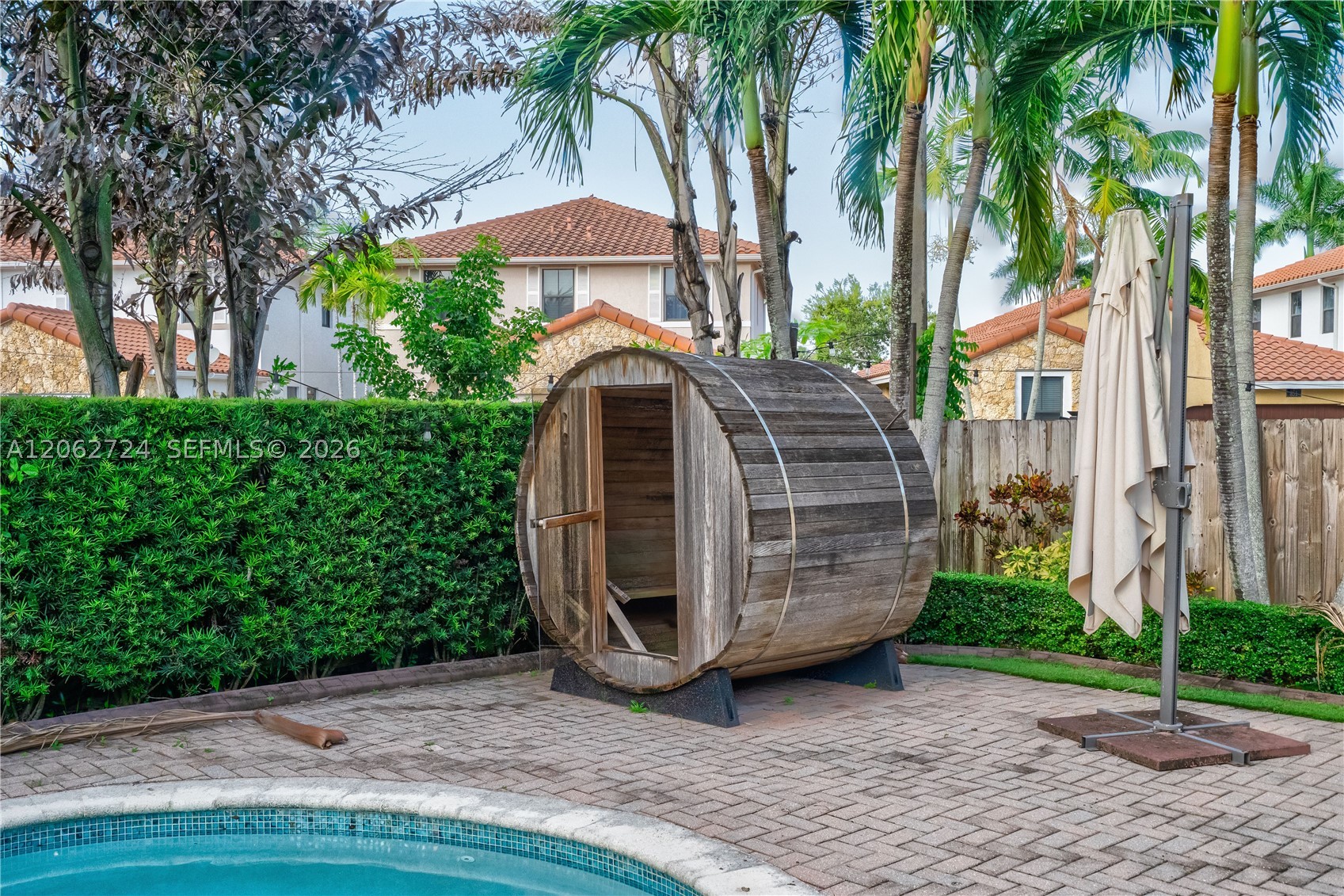 A12062724 Property Photo 31