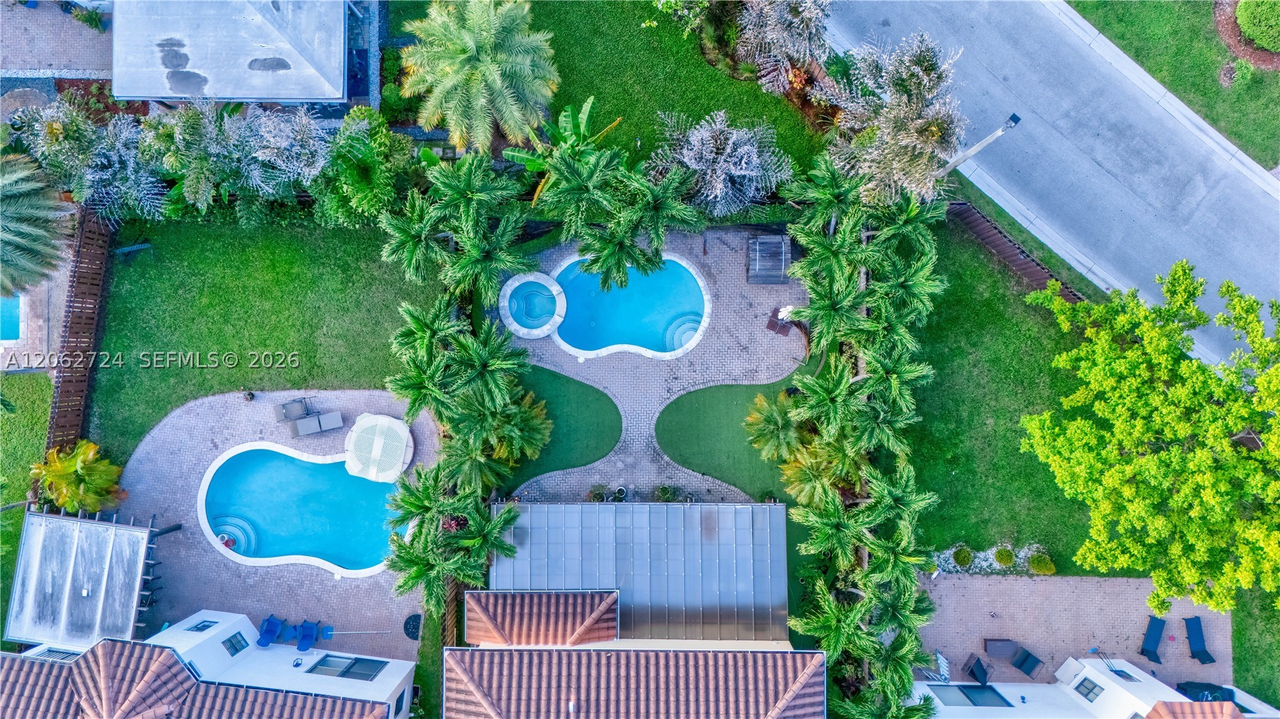 A12062724 Property Photo 32