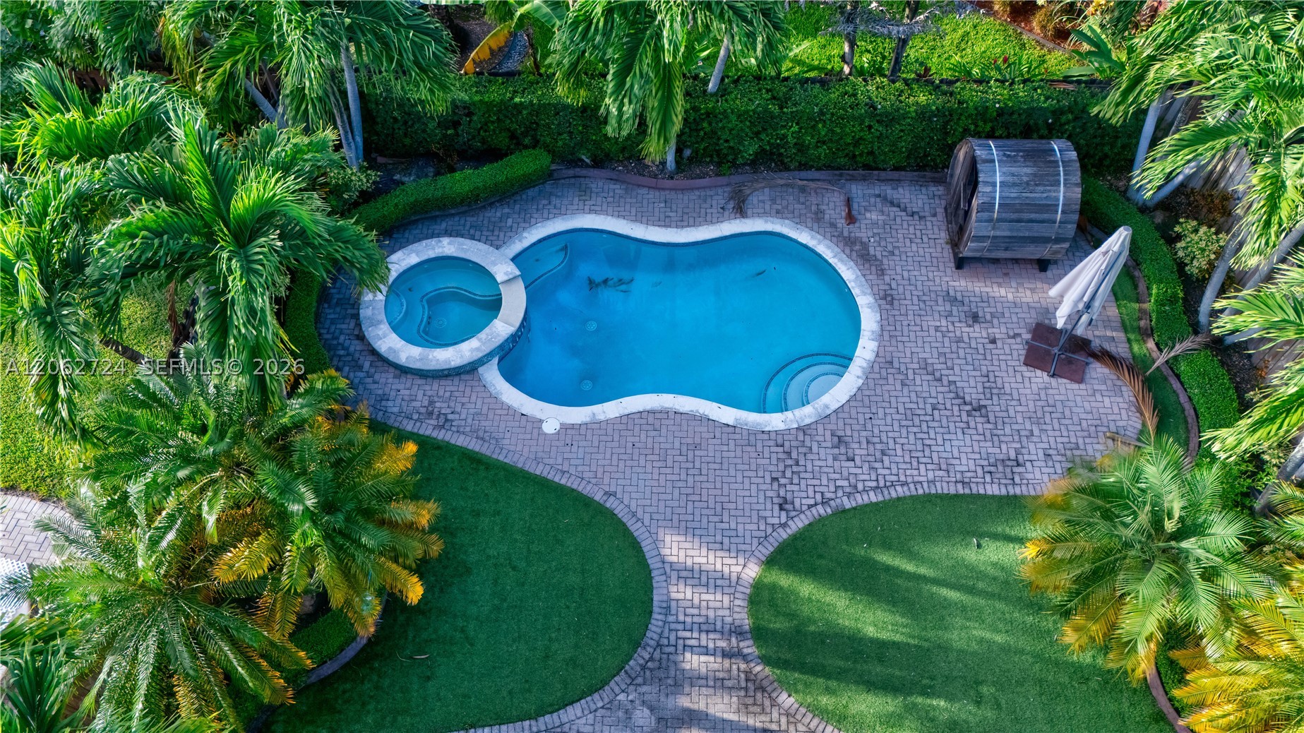 A12062724 Property Photo 37