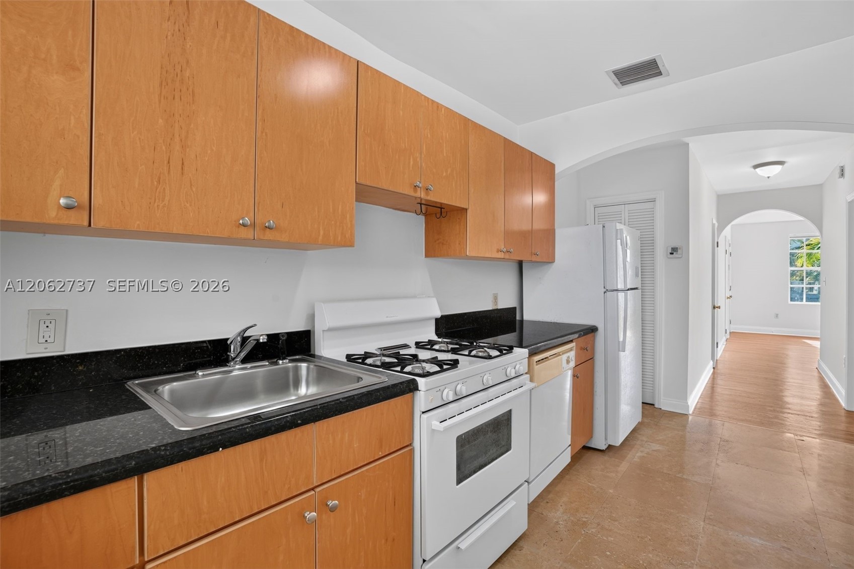 1027 Euclid Ave 4 Property Photo 2
